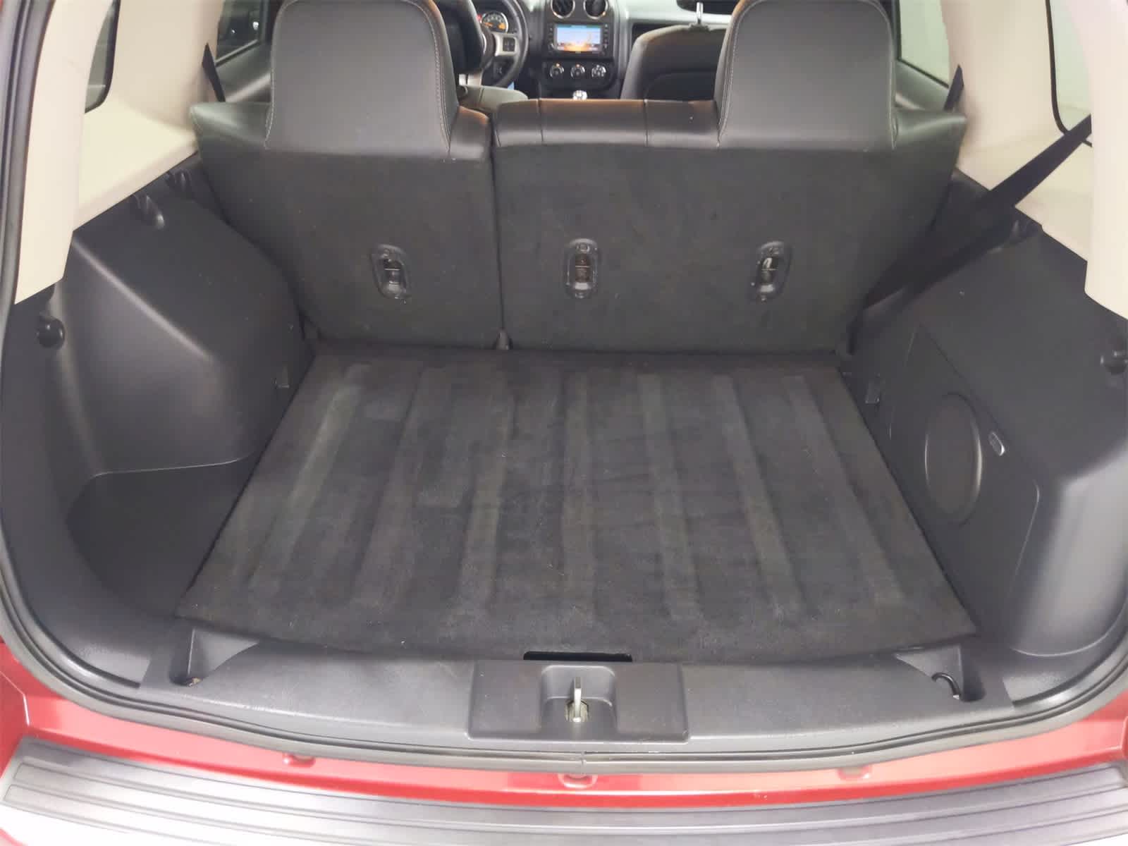 Thumbnail: 2014 Jeep Patriot - 33