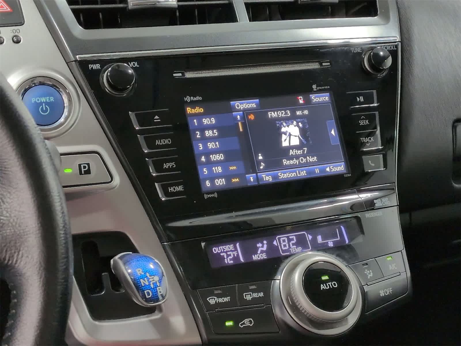 Thumbnail: 2017 Toyota Prius v - 28