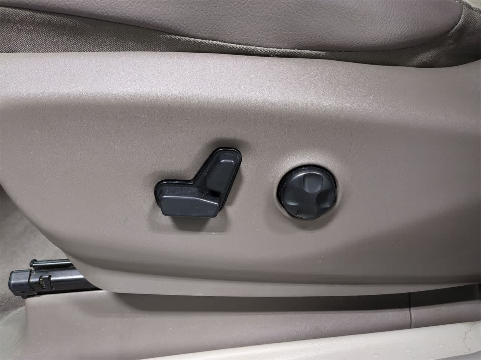 Thumbnail: 2018 Chrysler Pacifica - 4