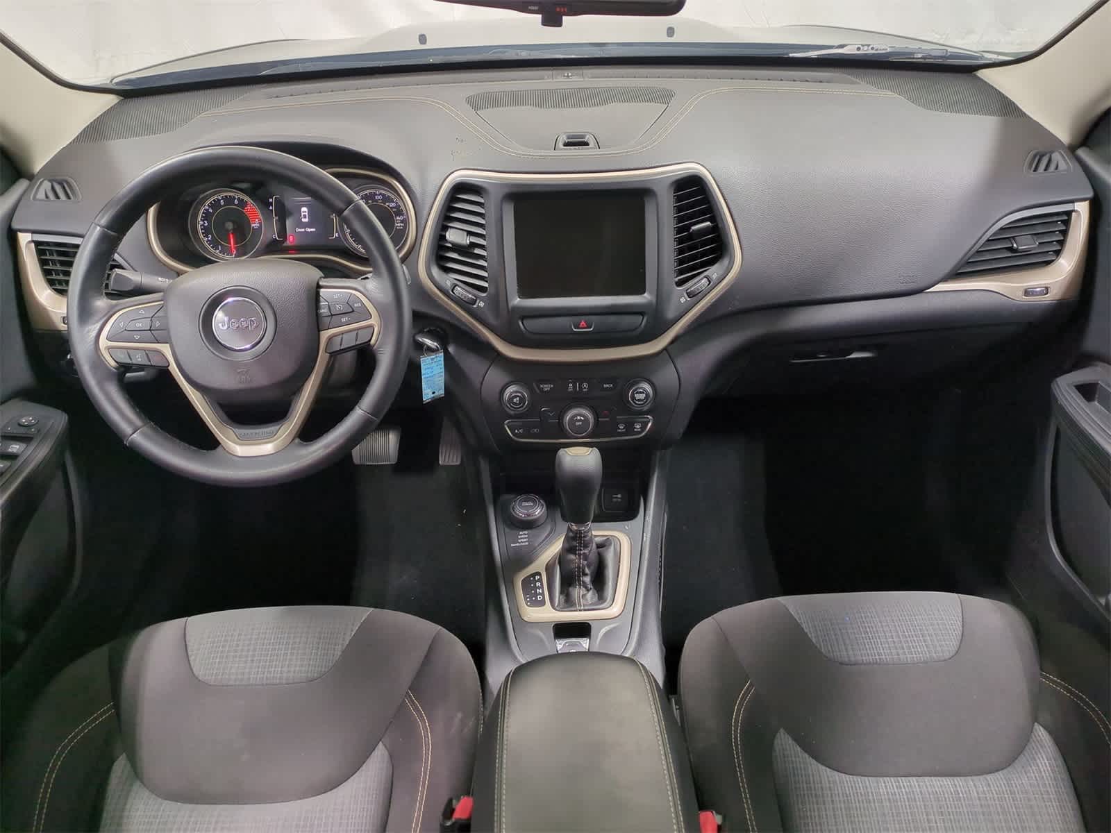 Thumbnail: 2016 Jeep Cherokee - 15