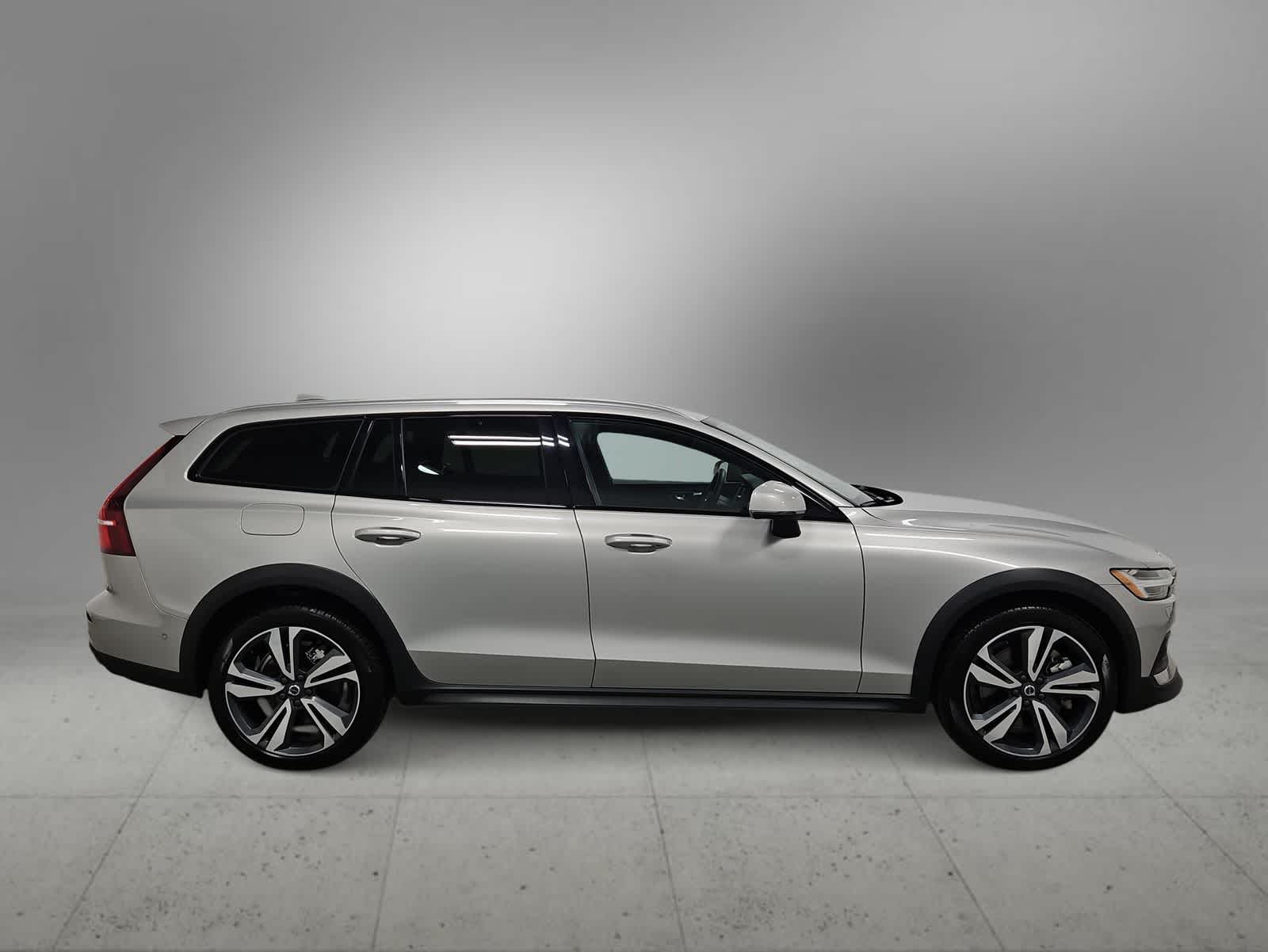 Thumbnail: 2025 Volvo S60 - 9