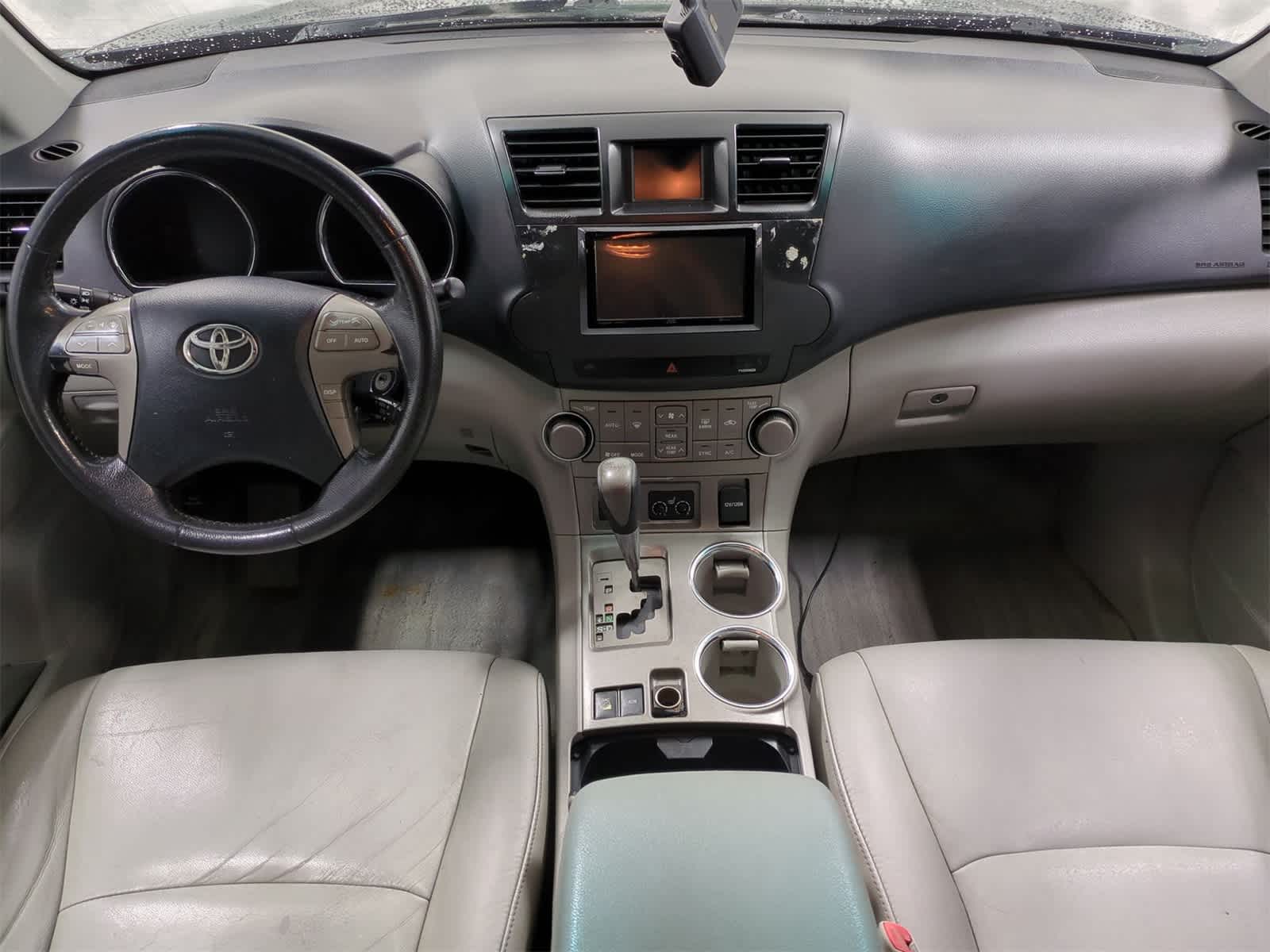Thumbnail: 2010 Toyota Highlander - 16