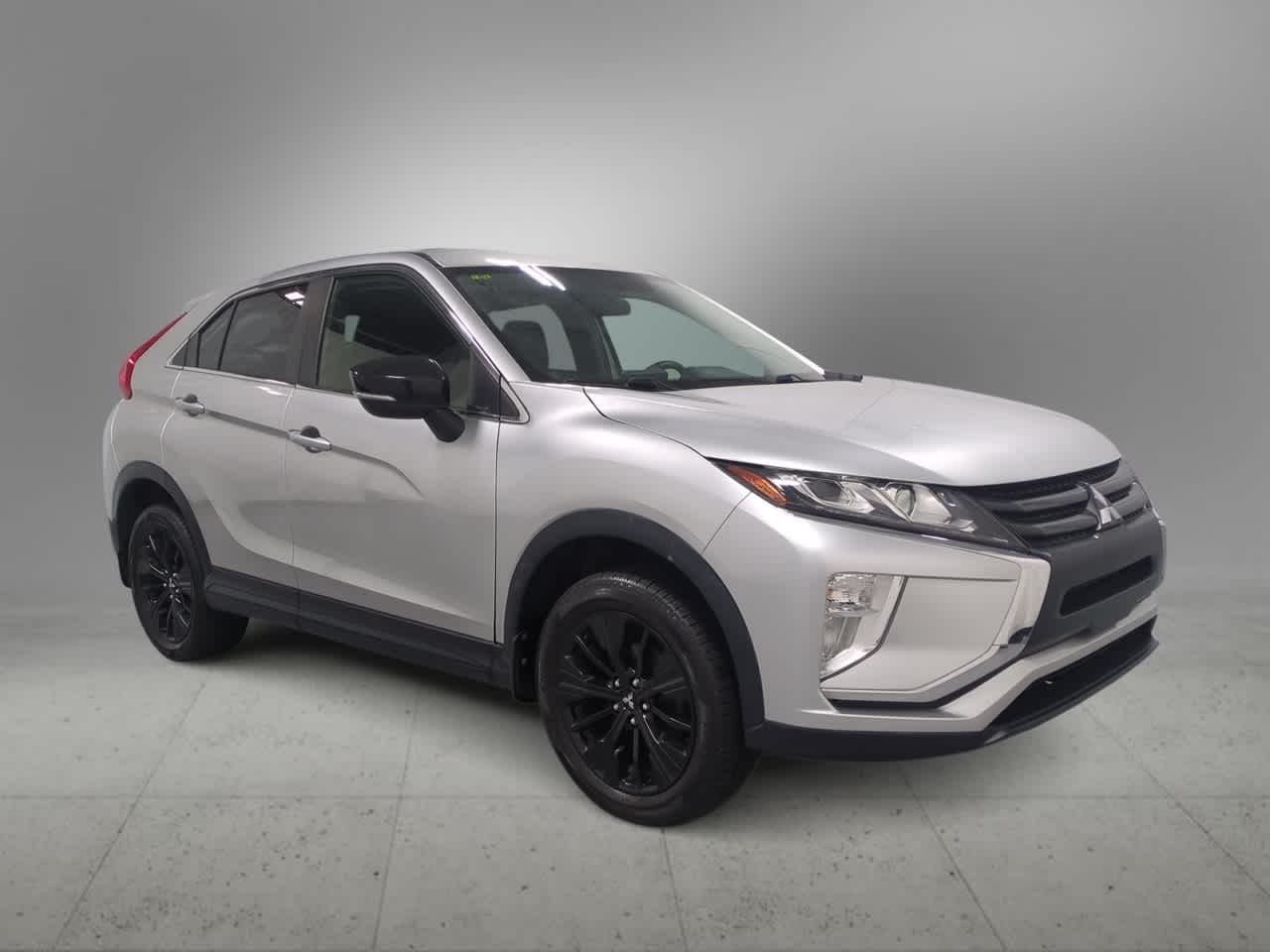 2018 Mitsubishi Eclipse Cross LE photo 2