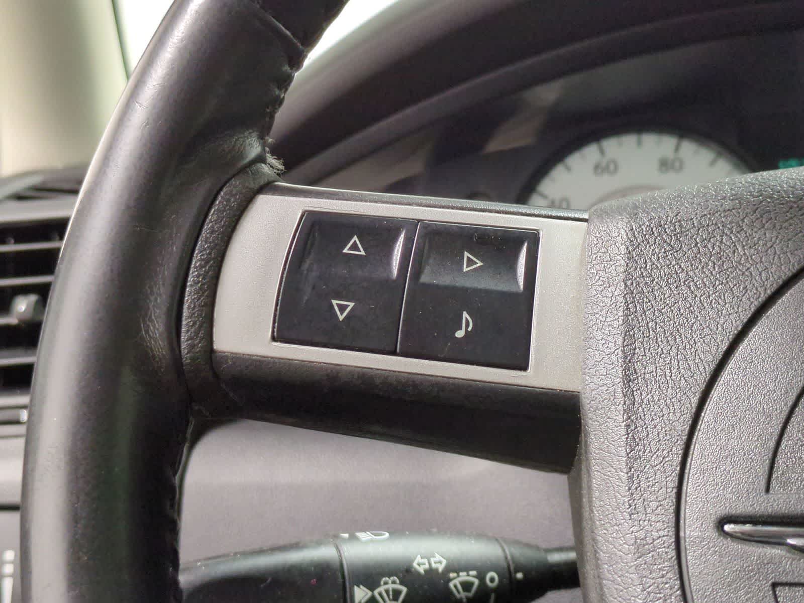 Thumbnail: 2010 Chrysler 300 - 26