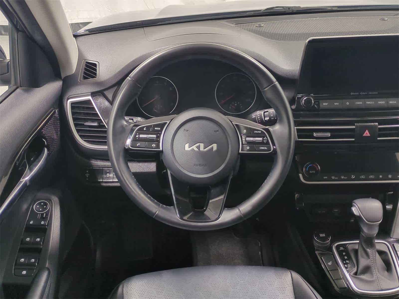 Thumbnail: 2022 Kia Seltos - 25