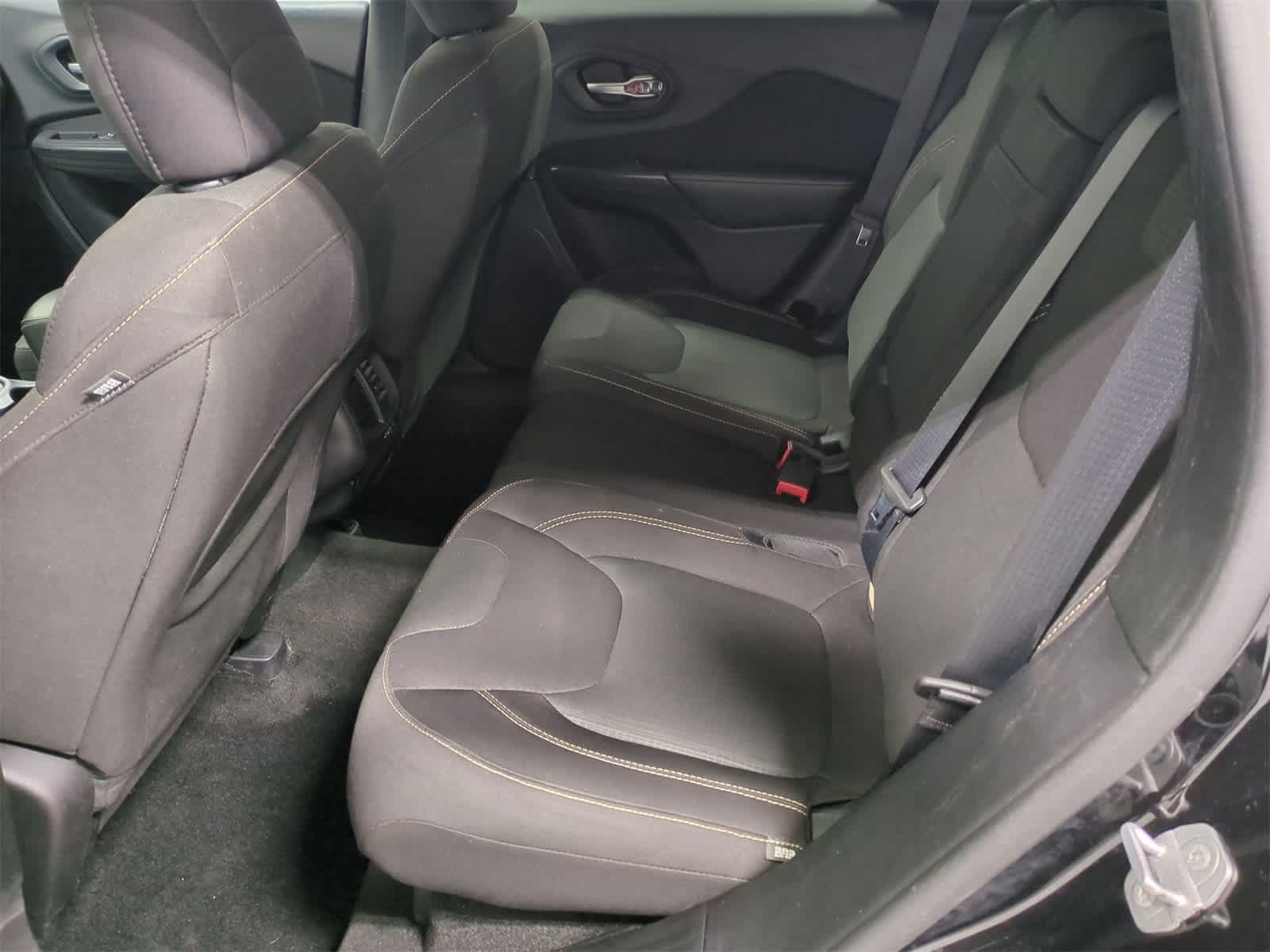 Thumbnail: 2016 Jeep Cherokee - 19