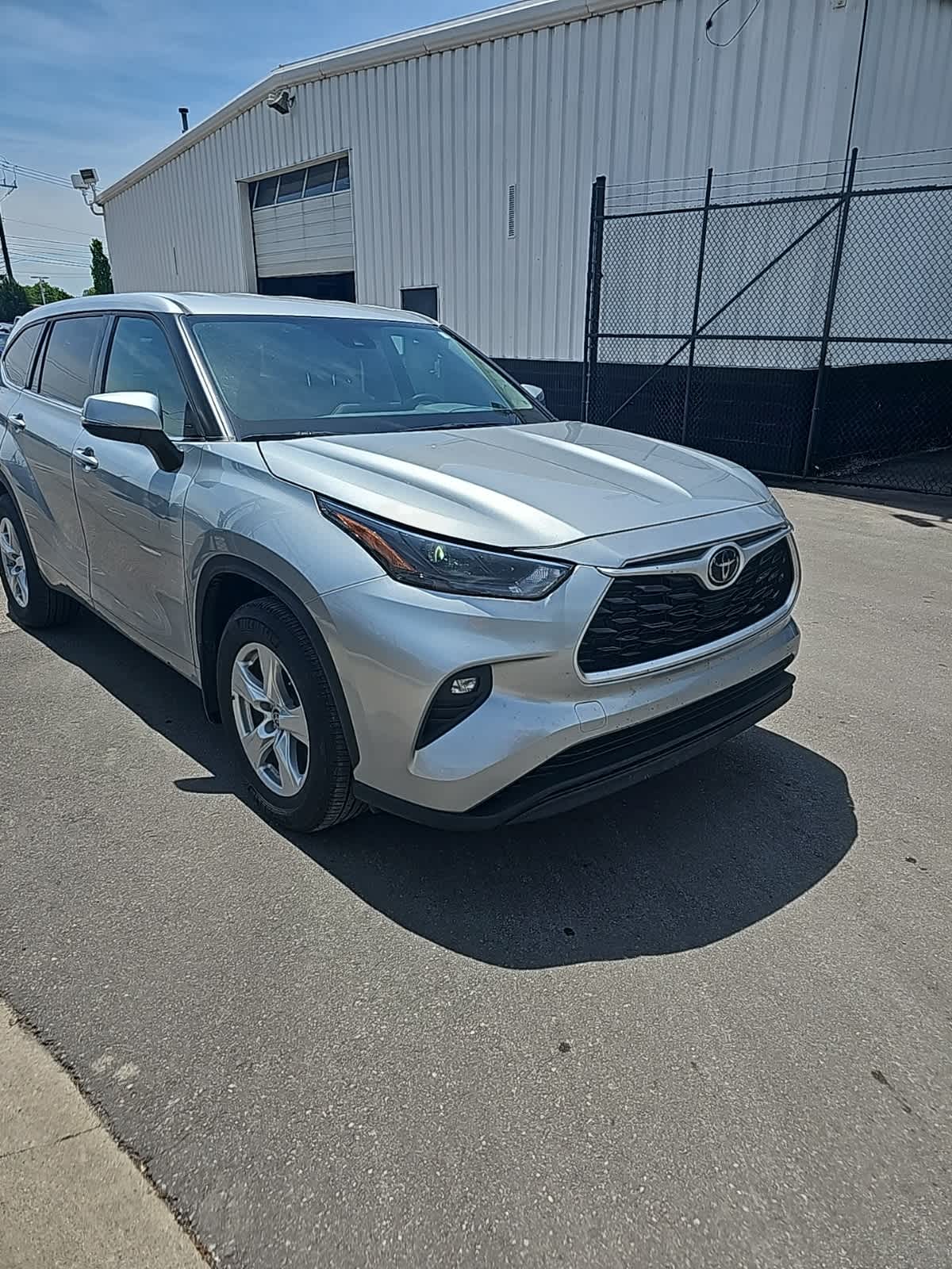 Thumbnail: 2022 Toyota Highlander - 1
