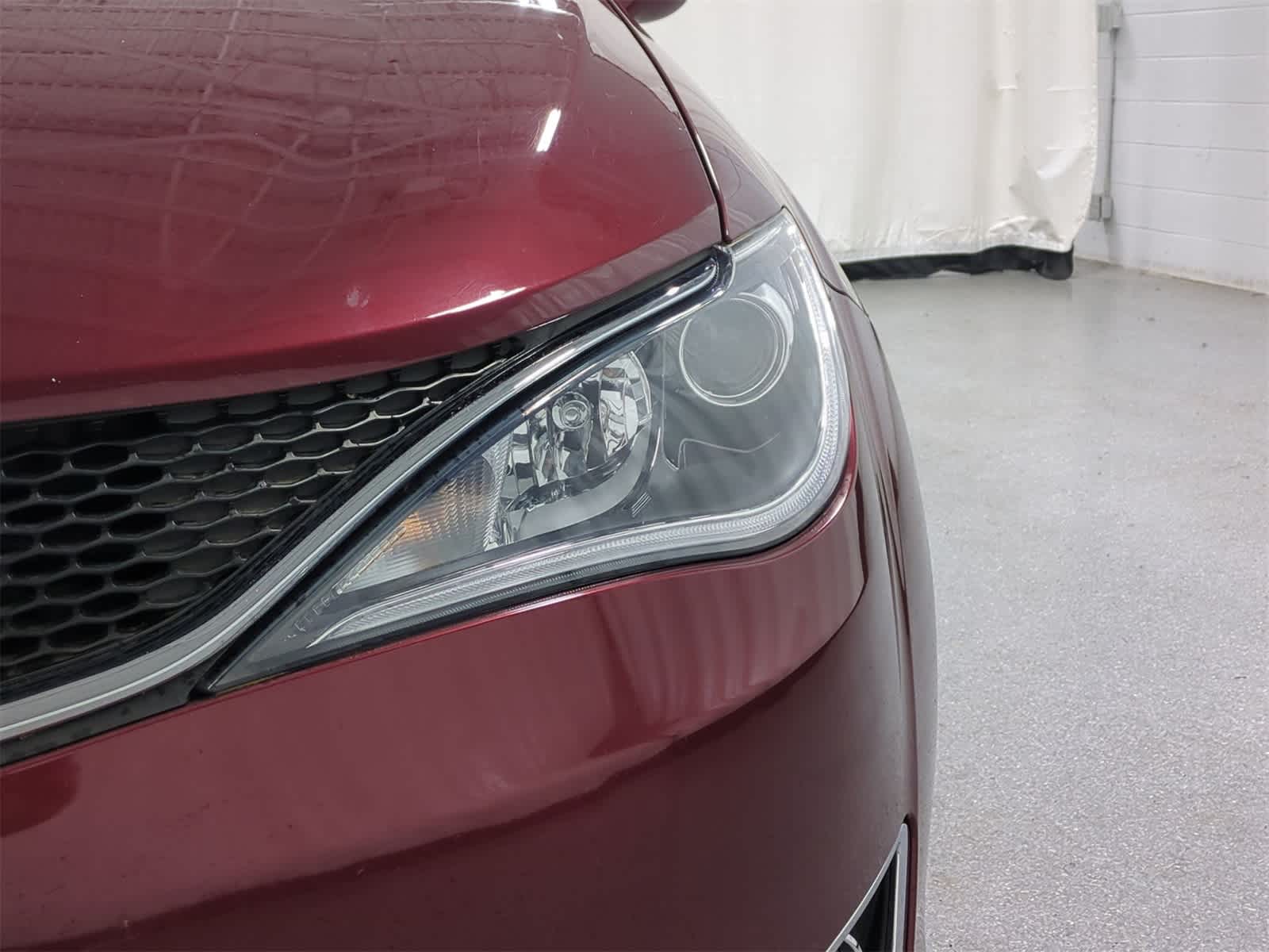 Thumbnail: 2018 Chrysler Pacifica - 16