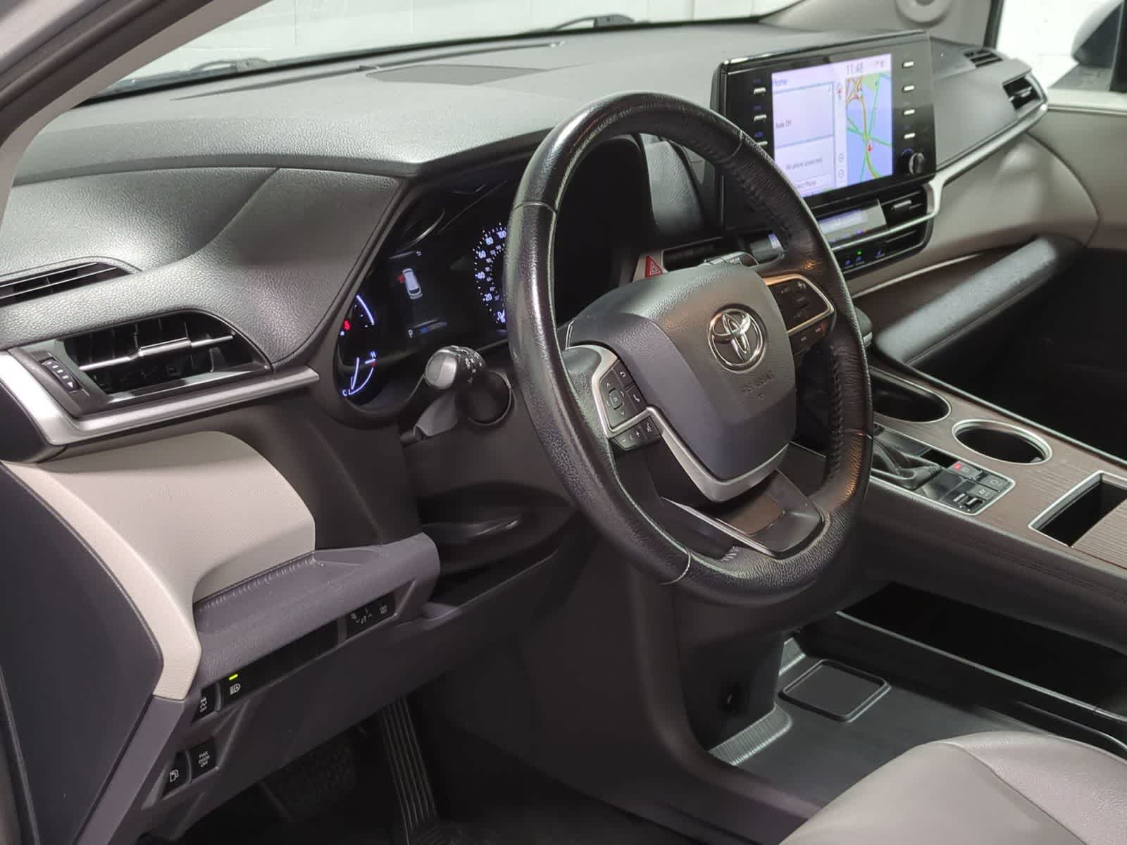 Thumbnail: 2021 Toyota Sienna - 10