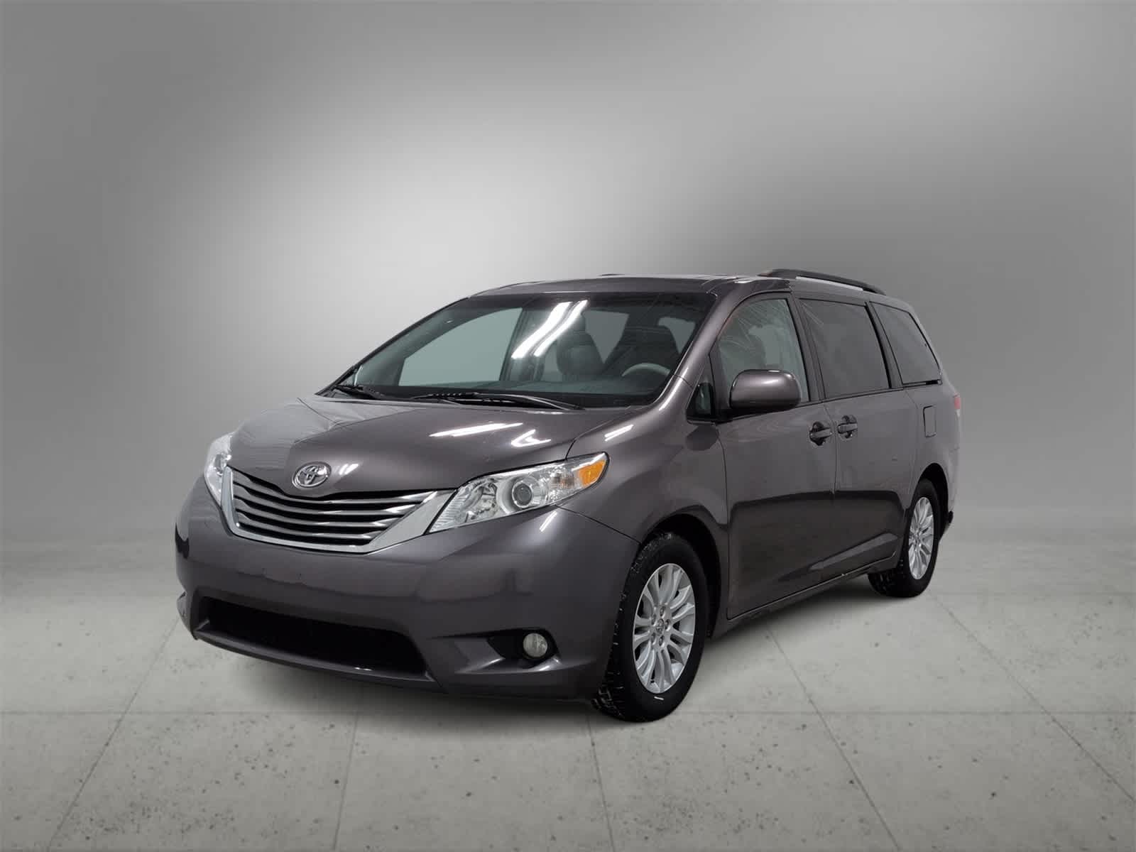 2014 Toyota Sienna XLE -
                  Farmington Hills, MI