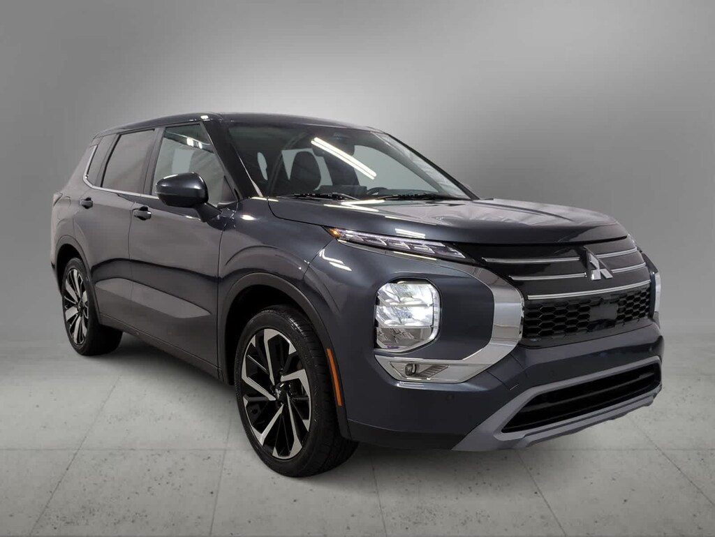 Used 2025 Mitsubishi Outlander SE SUV