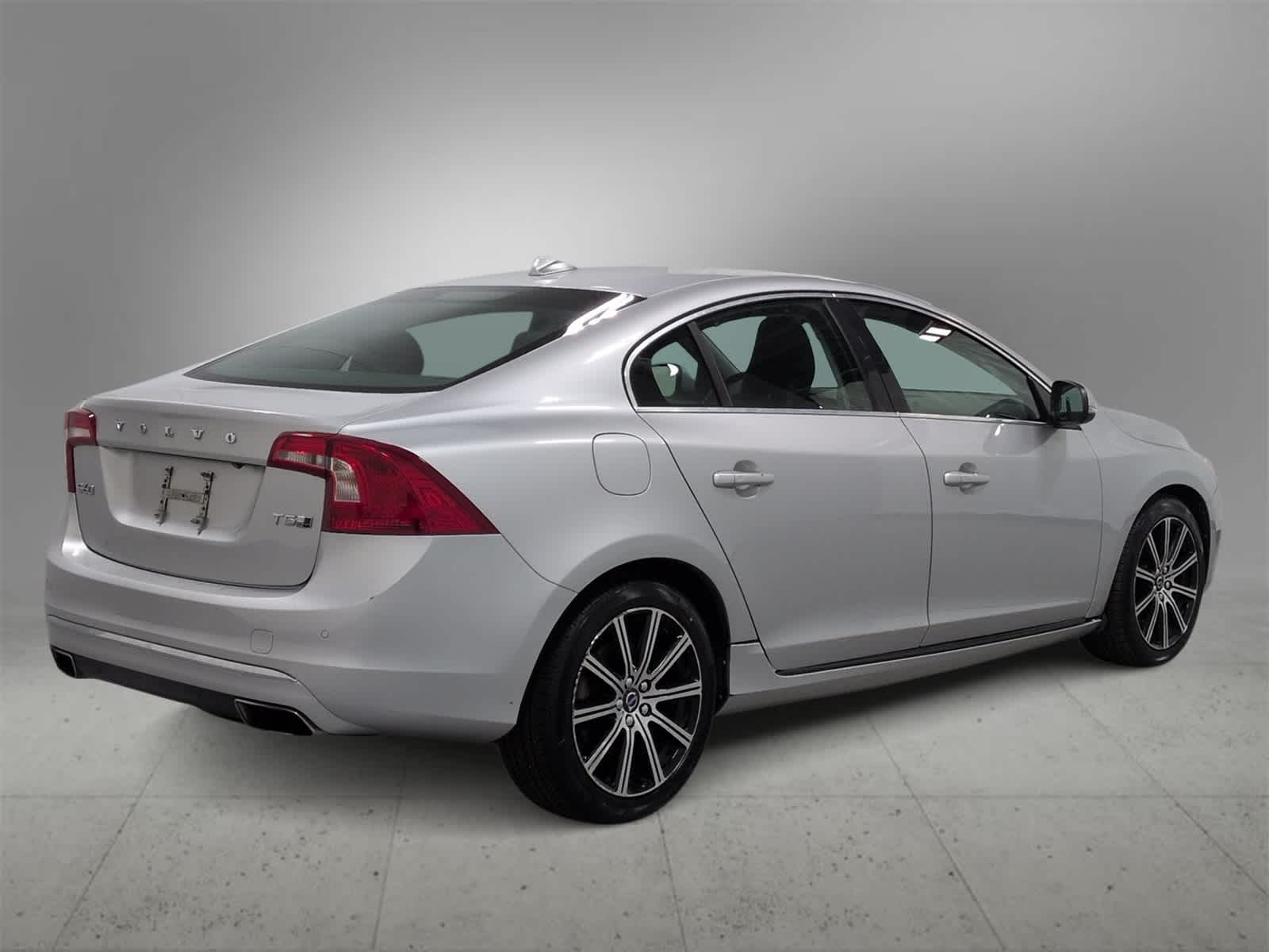 Thumbnail: 2017 Volvo S60 - 8