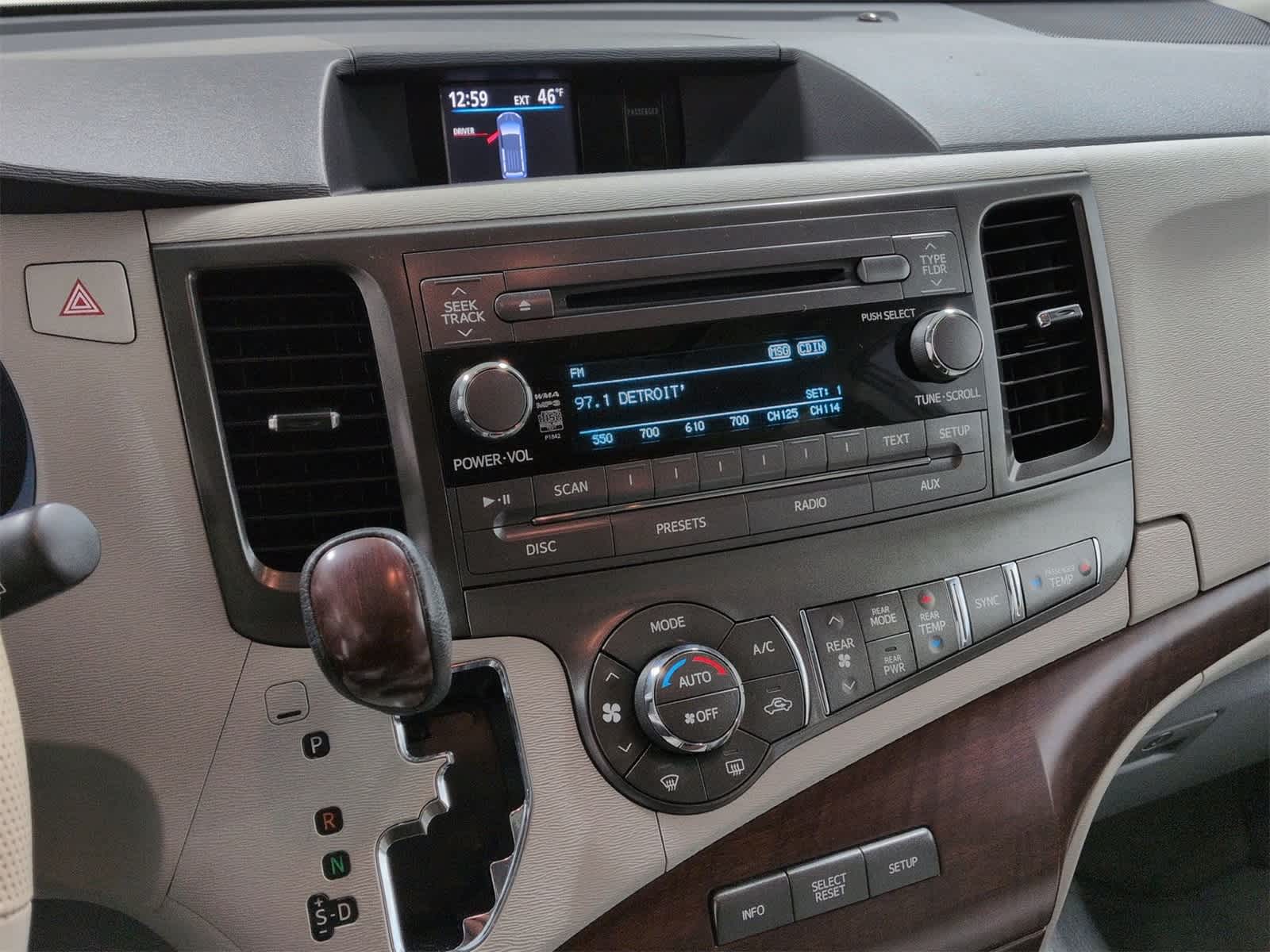 Thumbnail: 2014 Toyota Sienna - 30