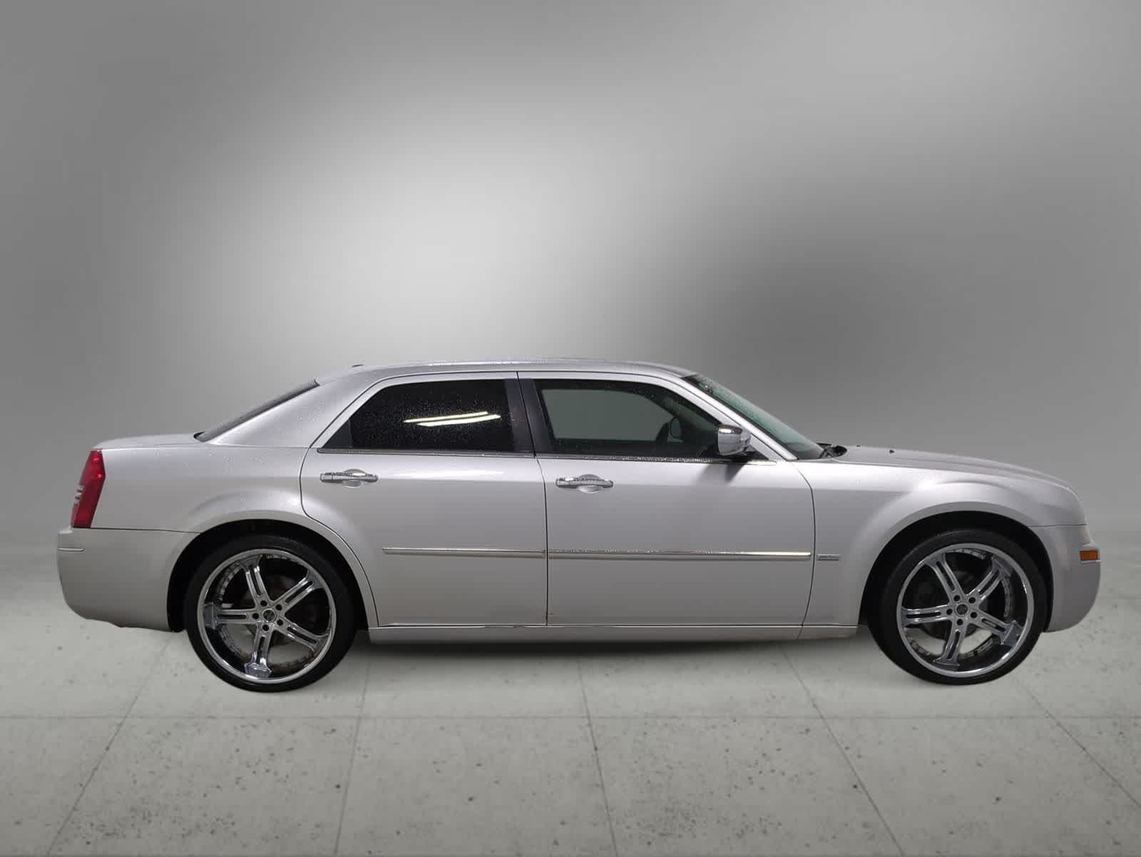 Thumbnail: 2010 Chrysler 300 - 9