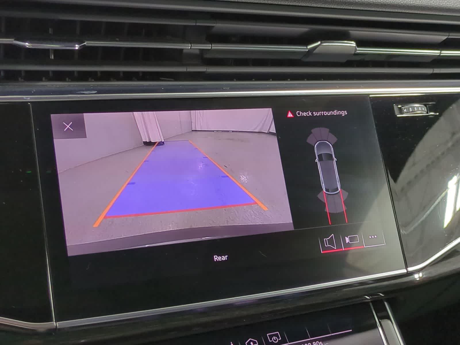 Thumbnail: 2019 Audi Q8 - 31