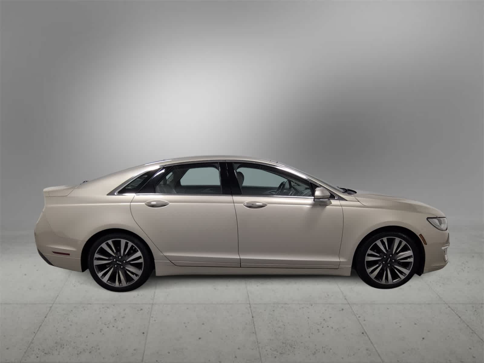 Thumbnail: 2017 Lincoln MKZ - 9