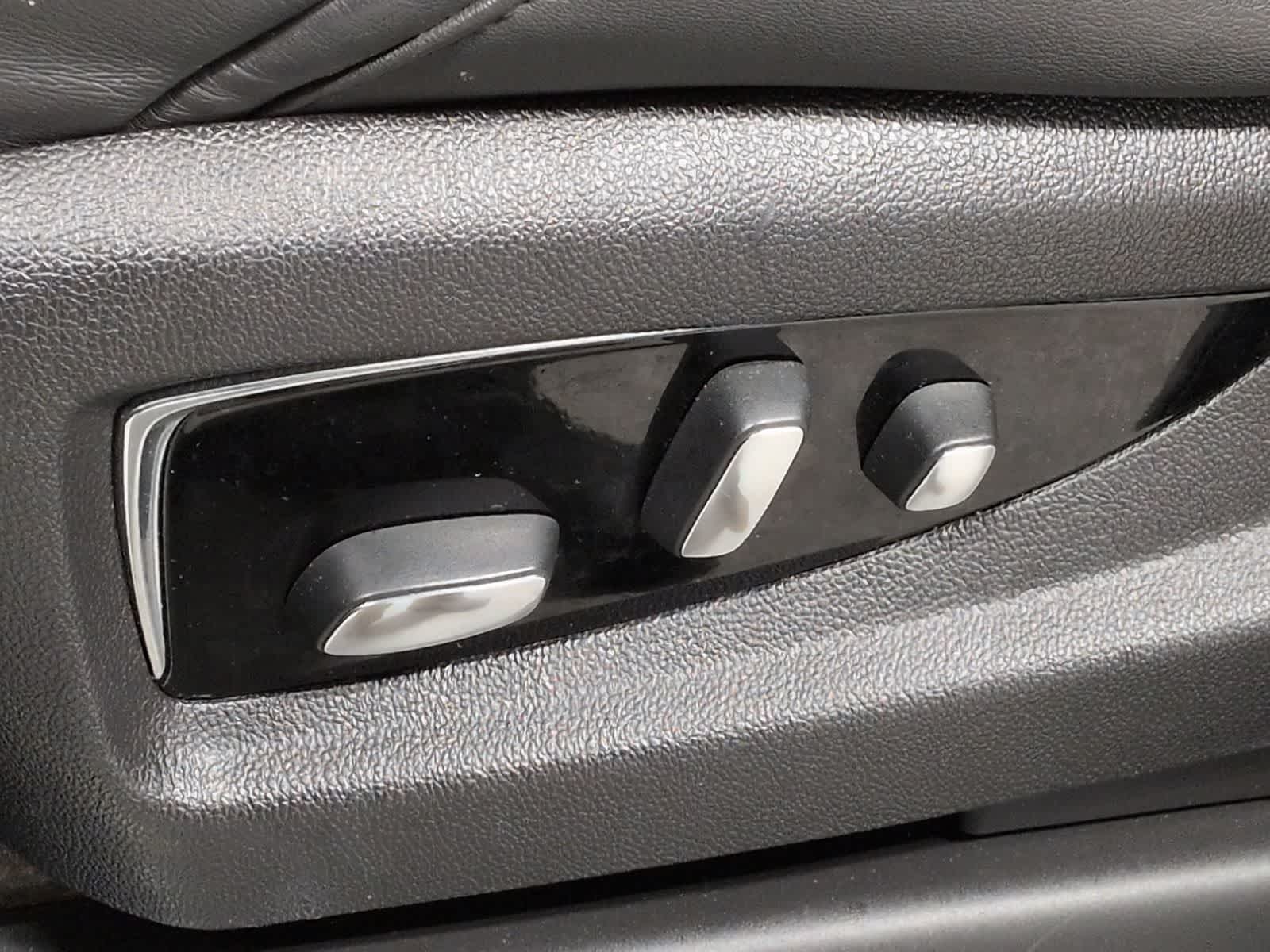 Thumbnail: 2017 Cadillac Escalade - 17