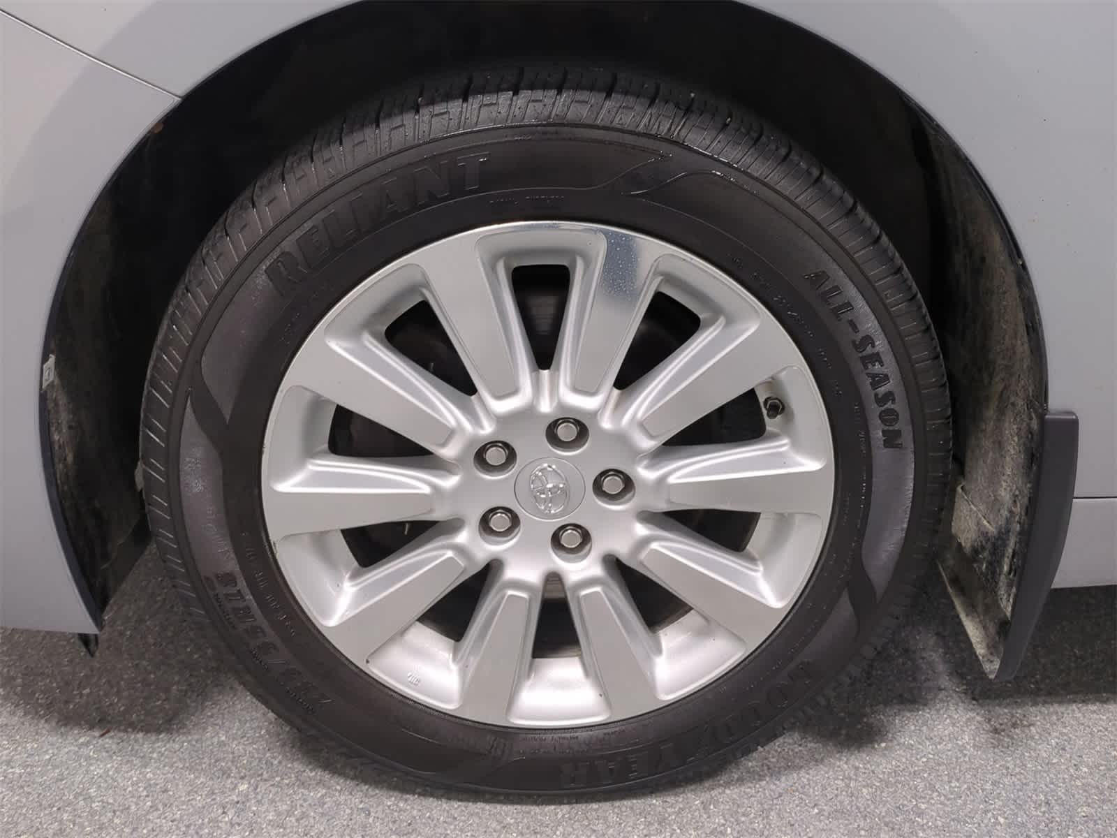 Thumbnail: 2016 Toyota Sienna - 14
