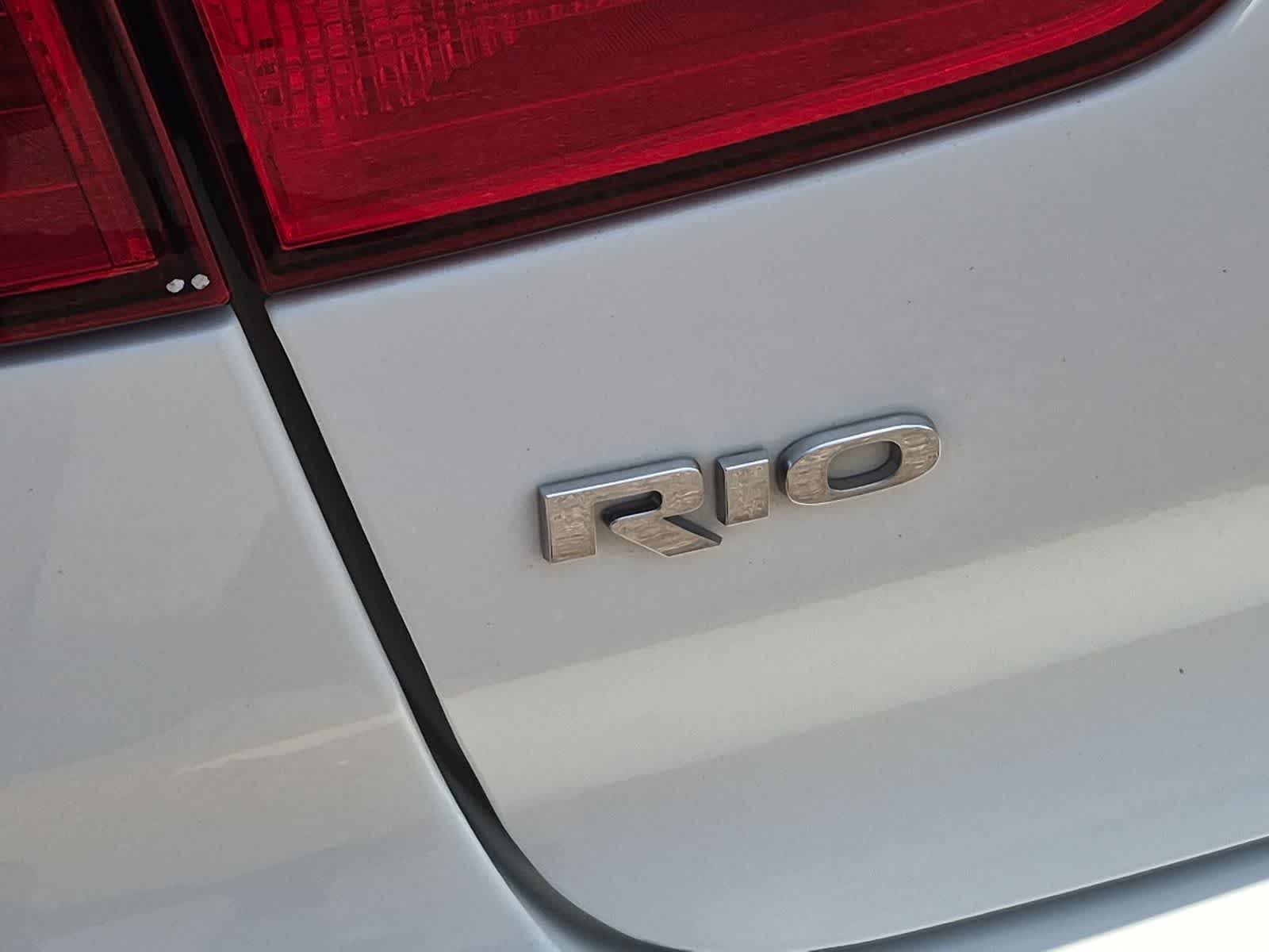 Thumbnail: 2016 Kia Rio - 12