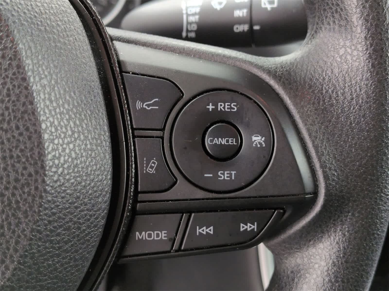 Thumbnail: 2019 Toyota RAV4 - 25