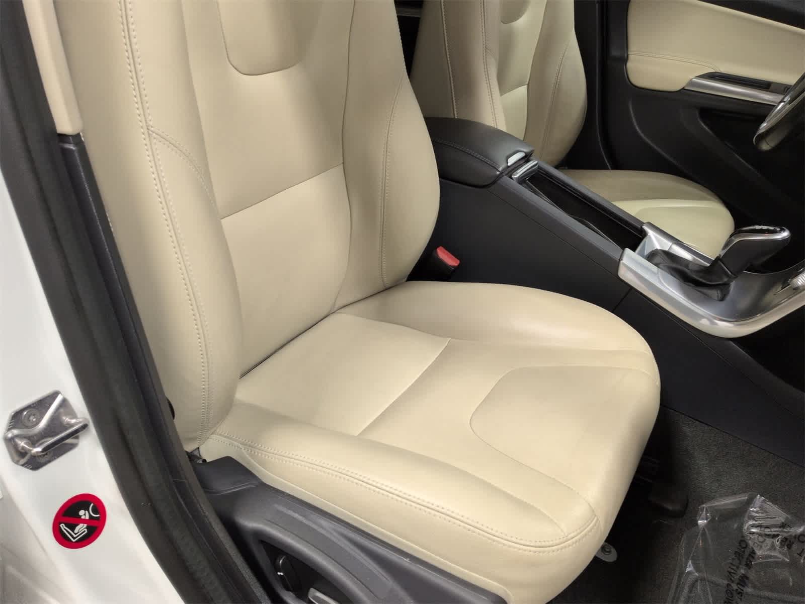 Thumbnail: 2017 Volvo S60 - 24