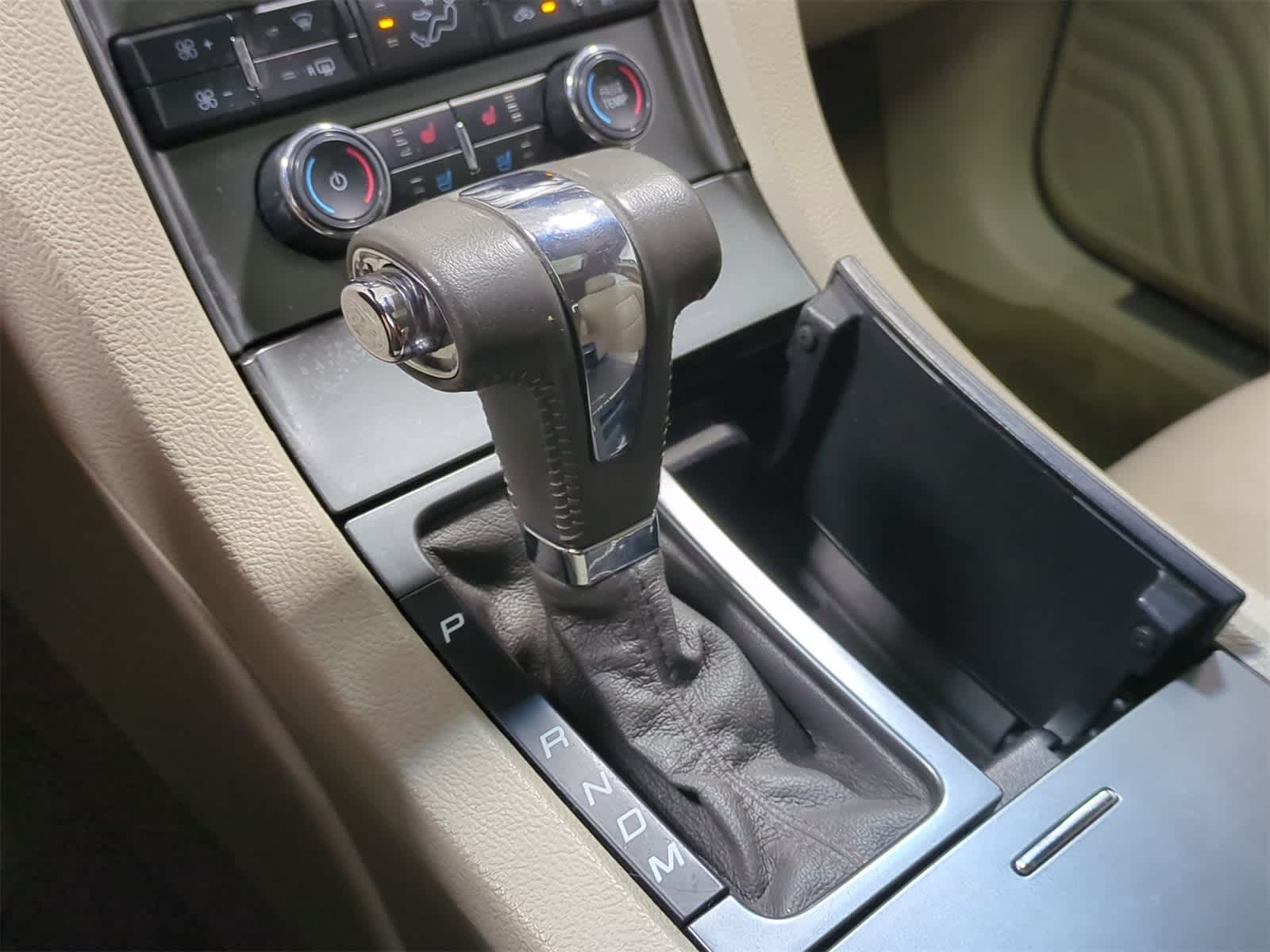 Thumbnail: 2011 Ford Taurus - 32