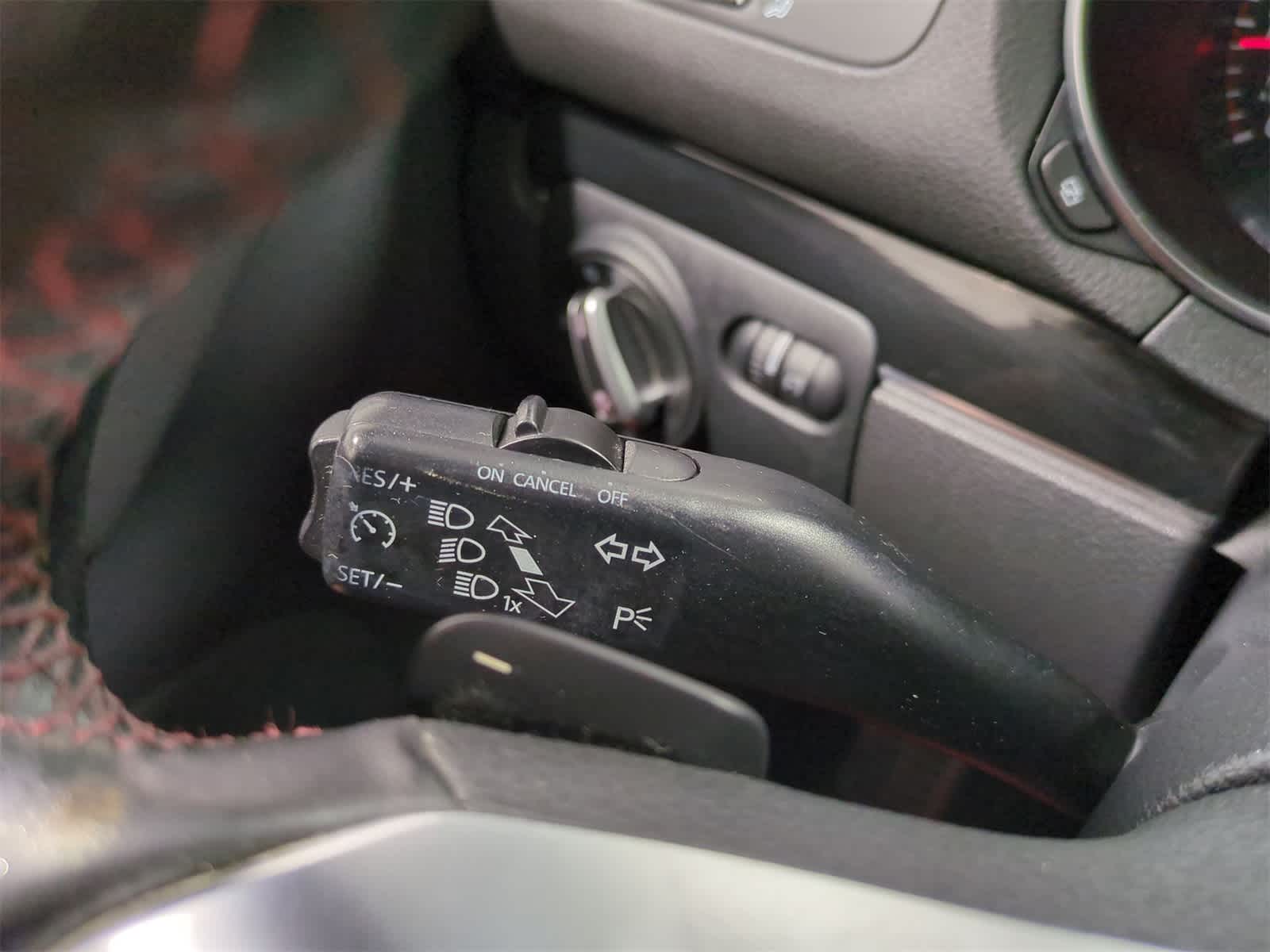 Thumbnail: 2012 Volkswagen Golf - 27