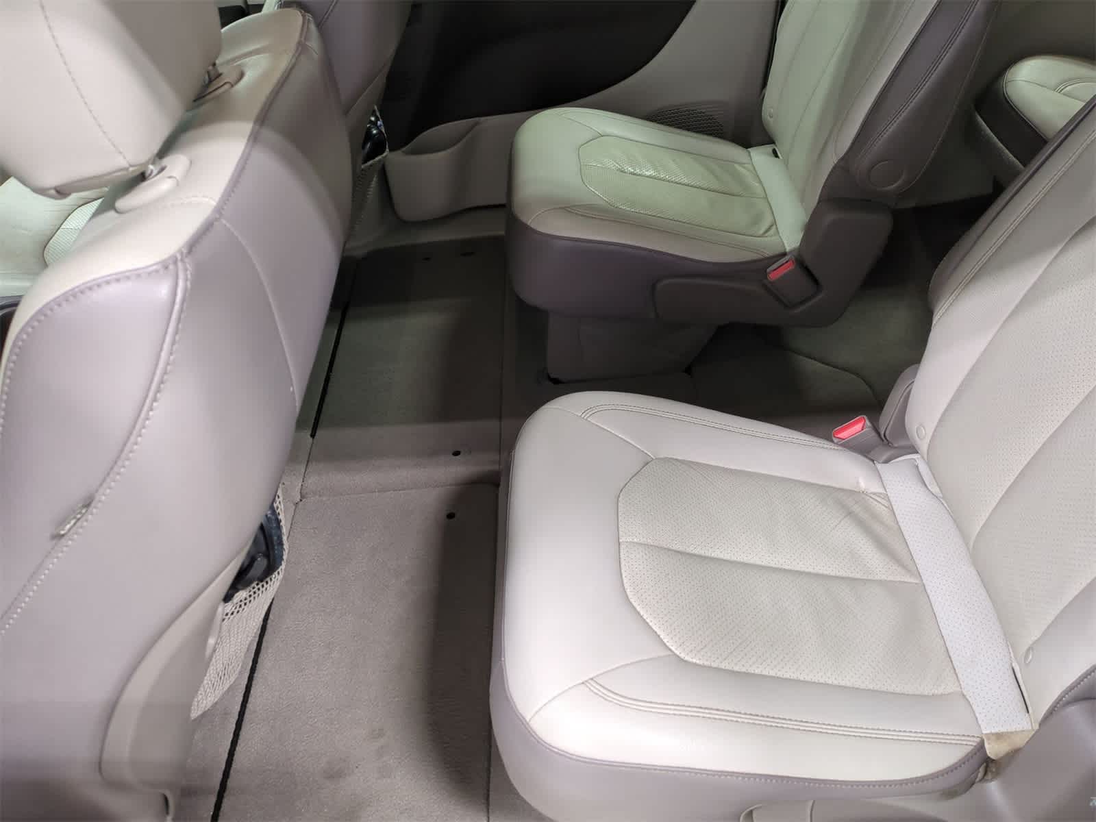 Thumbnail: 2018 Chrysler Pacifica - 24