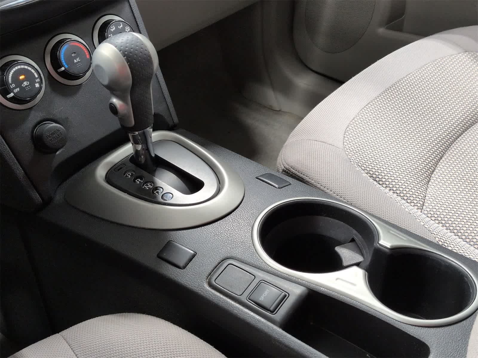 Thumbnail: 2013 Nissan Rogue - 32