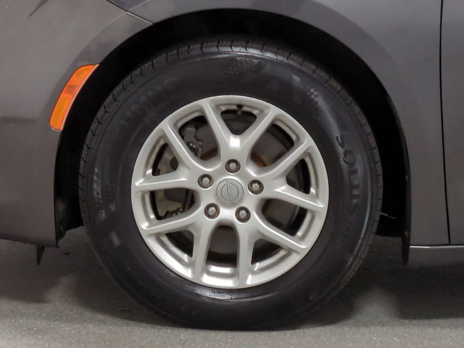 Thumbnail: 2017 Chrysler Pacifica - 13