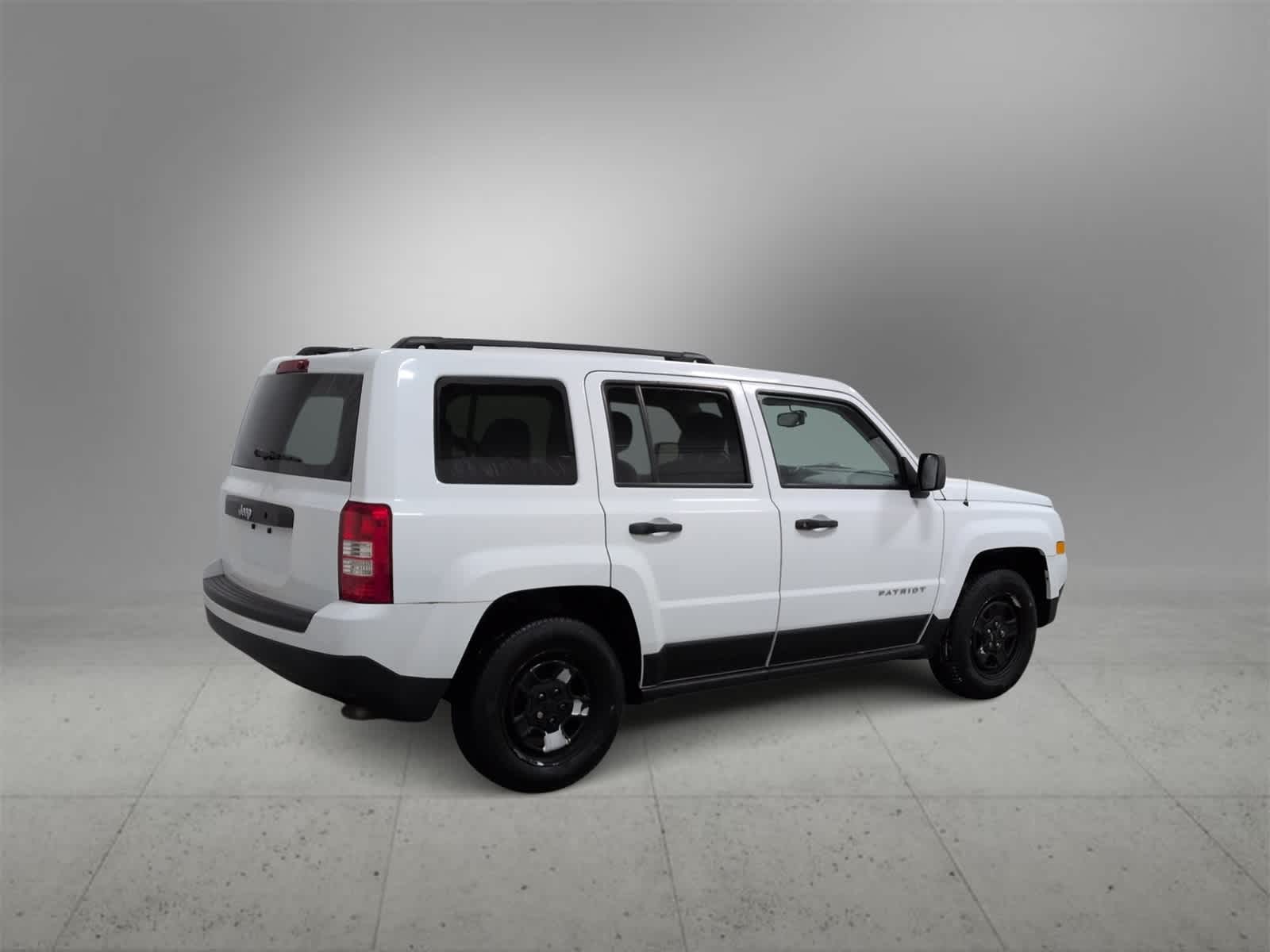 Thumbnail: 2016 Jeep Patriot - 8