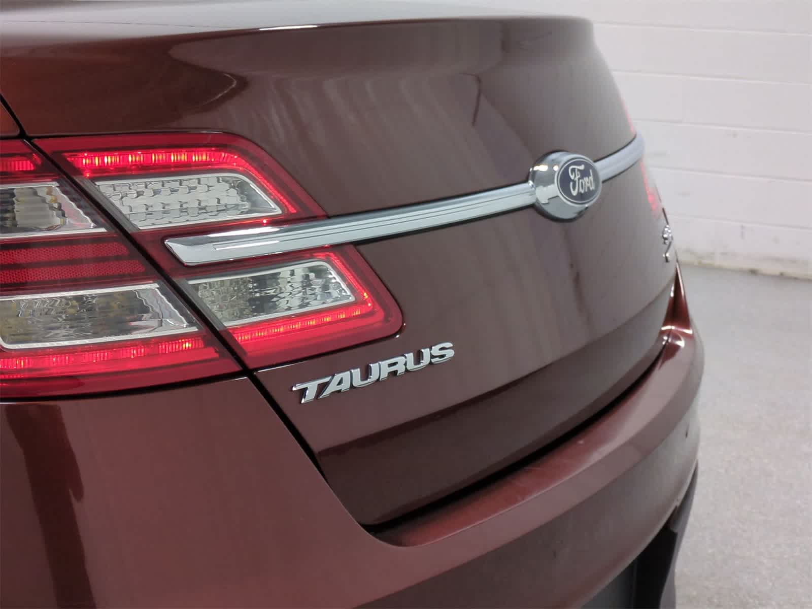 Thumbnail: 2016 Ford Taurus - 13