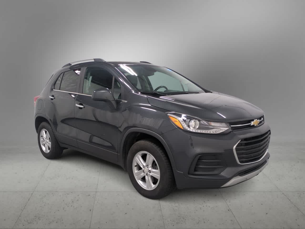 Thumbnail: 2017 Chevrolet Trax - 2