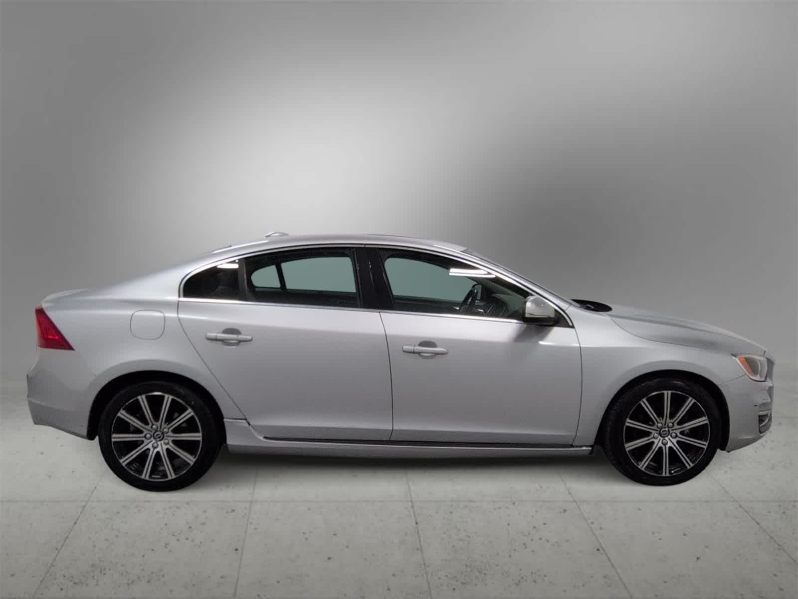 Thumbnail: 2017 Volvo S60 - 9