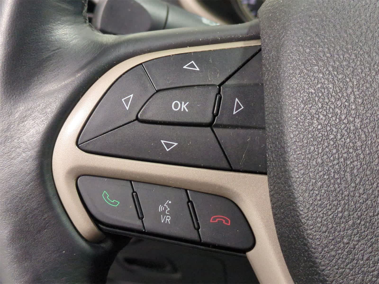 Thumbnail: 2016 Jeep Cherokee - 23