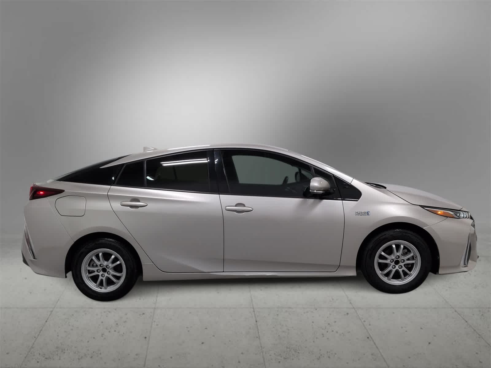 Thumbnail: 2017 Toyota Prius Prime - 9