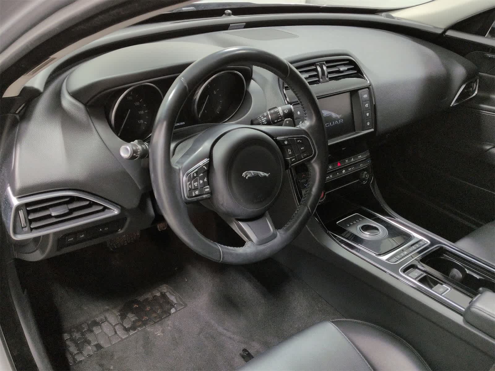 Thumbnail: 2018 Jaguar XE - 10