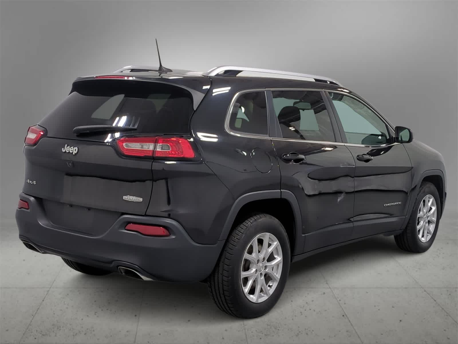 Thumbnail: 2016 Jeep Cherokee - 8