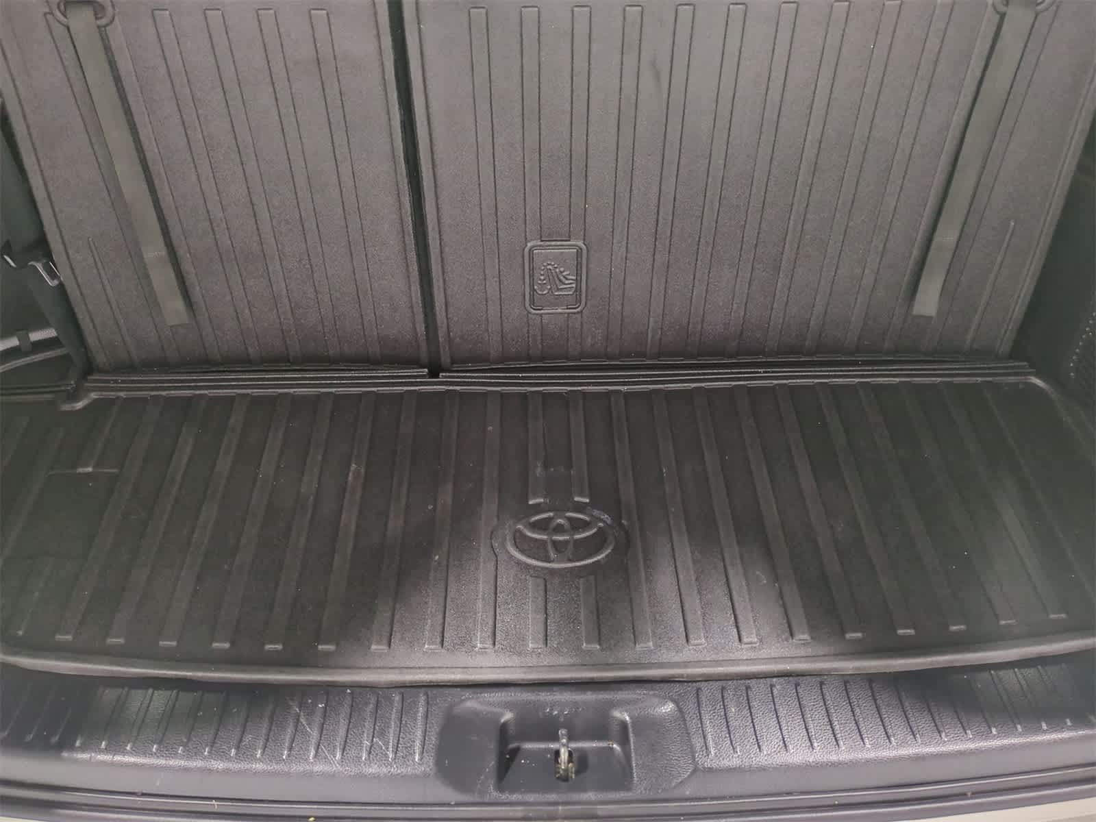 Thumbnail: 2016 Toyota Highlander - 36