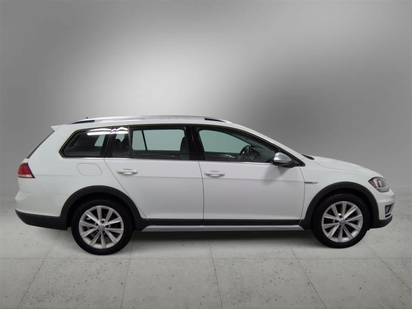 Thumbnail: 2019 Volkswagen Golf - 9