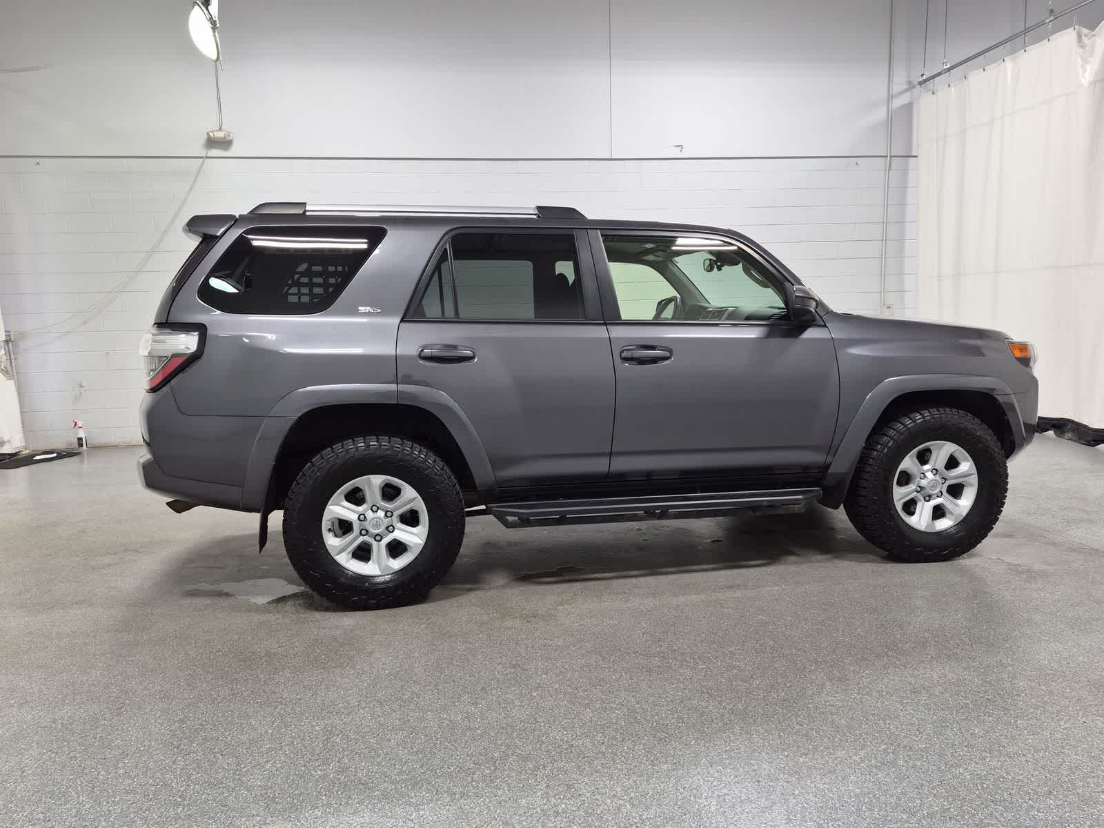 Thumbnail: 2022 Toyota 4Runner - 15
