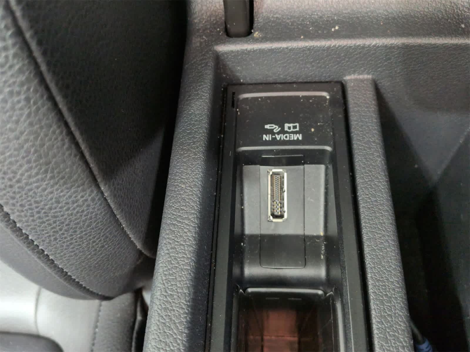 Thumbnail: 2013 Volkswagen Tiguan - 32