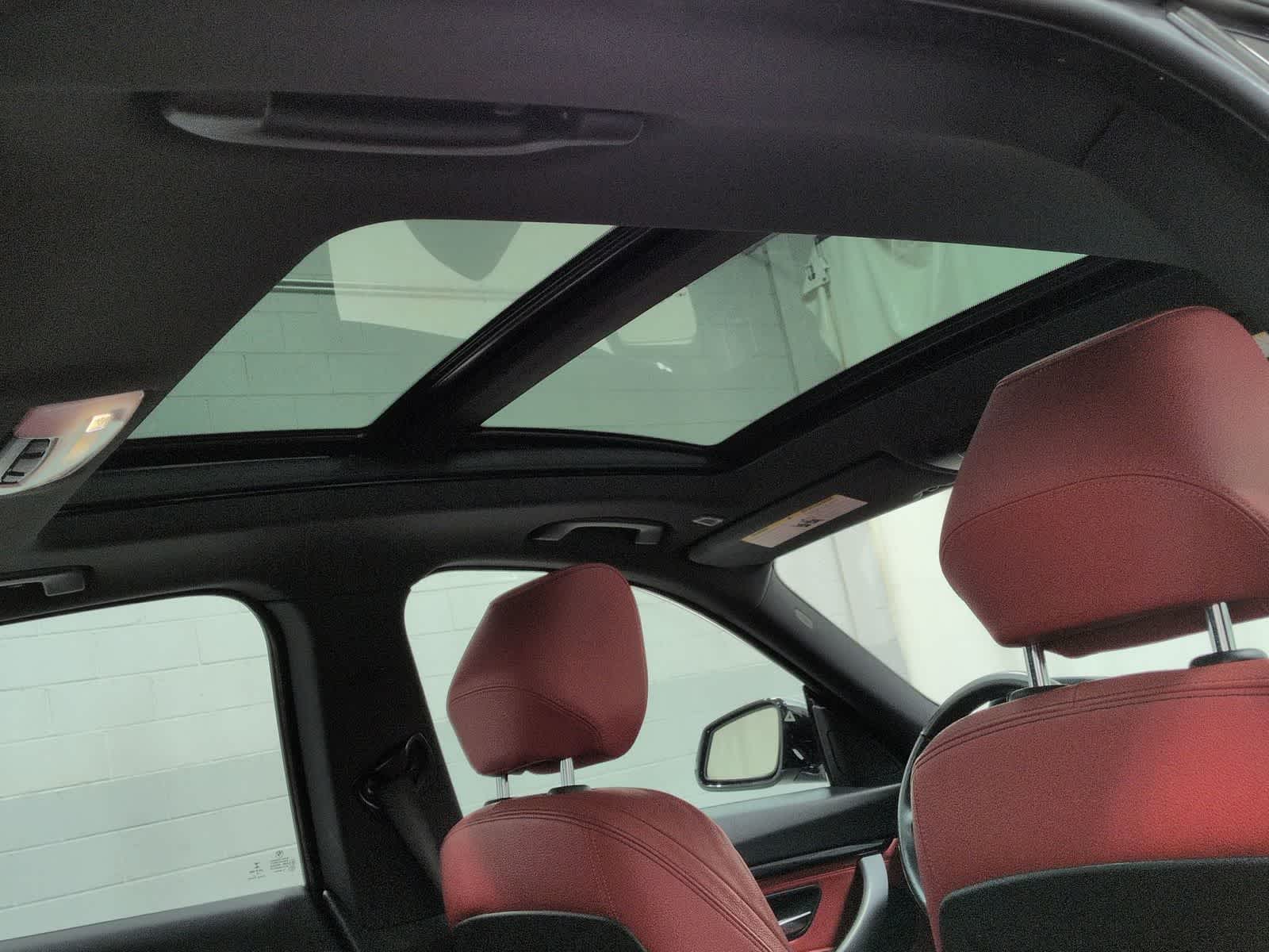 Thumbnail: 2016 BMW 3 Series - 23