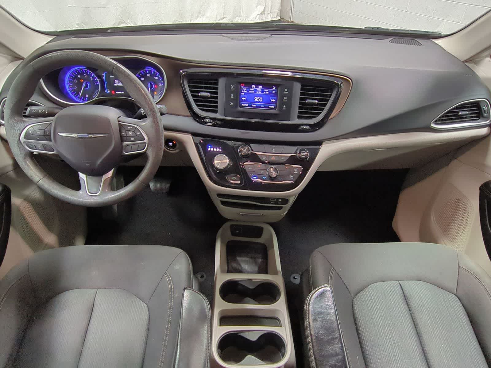 Thumbnail: 2017 Chrysler Pacifica - 15