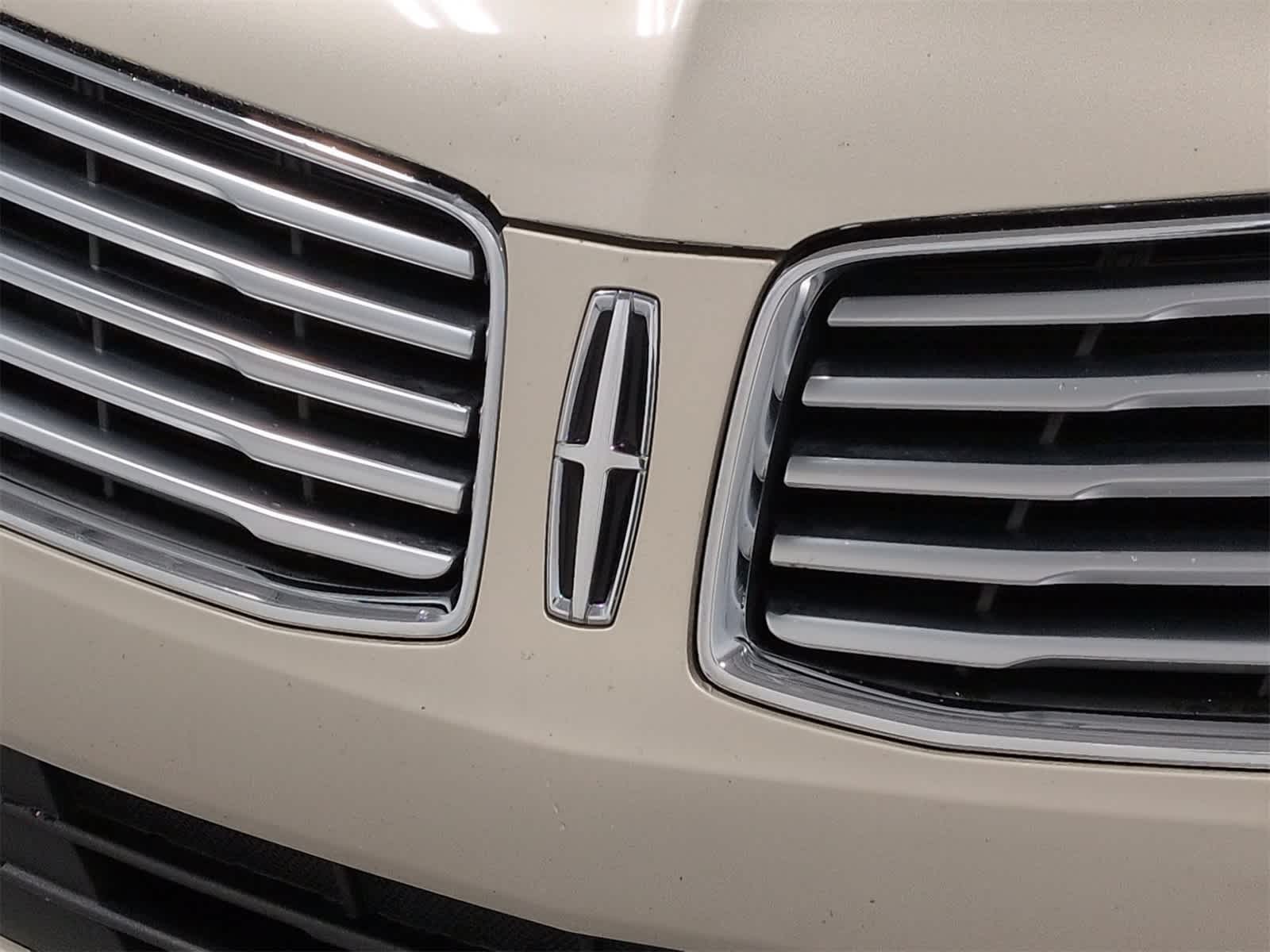 Thumbnail: 2017 Lincoln MKC - 12