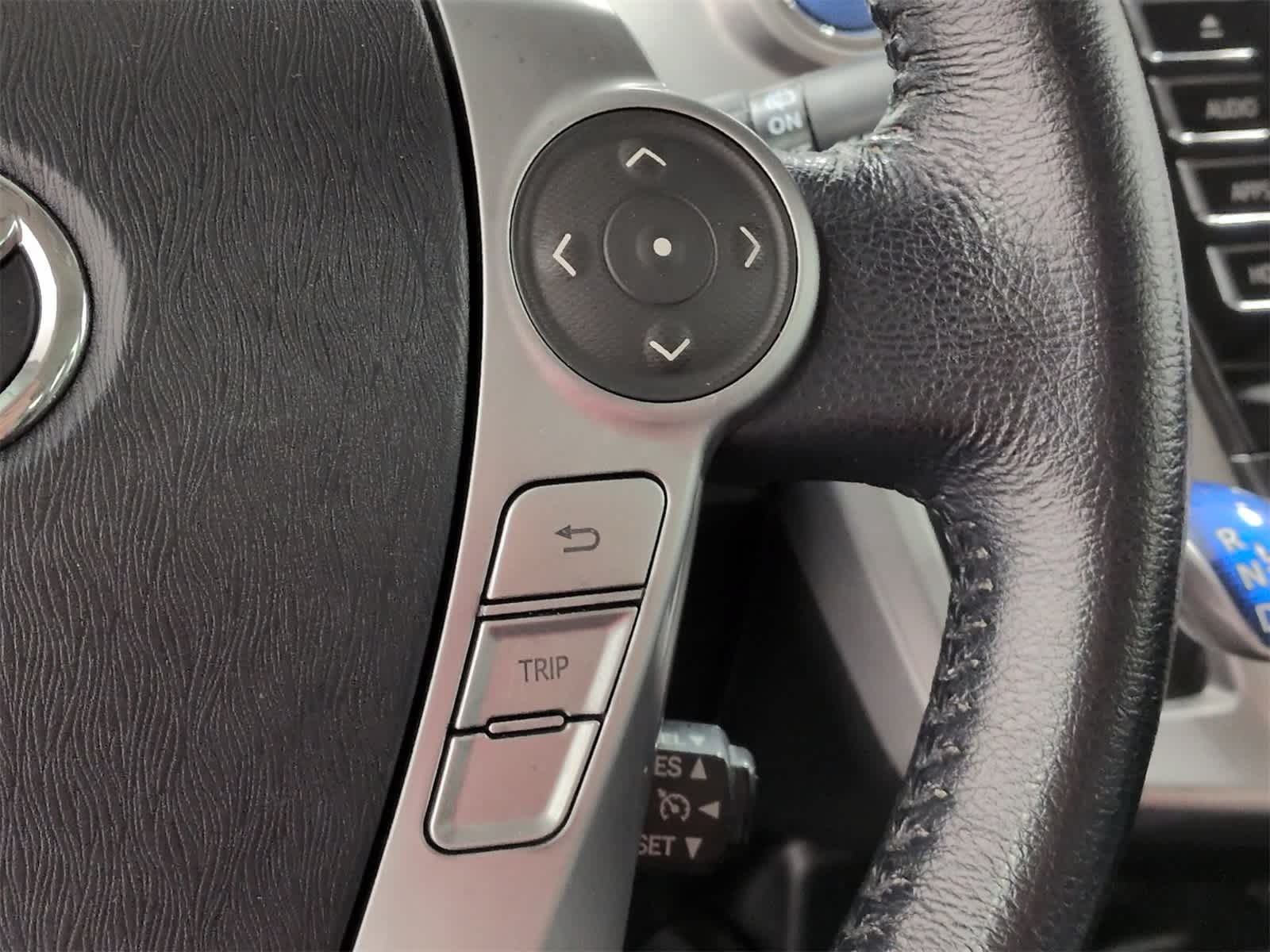 Thumbnail: 2017 Toyota Prius v - 25