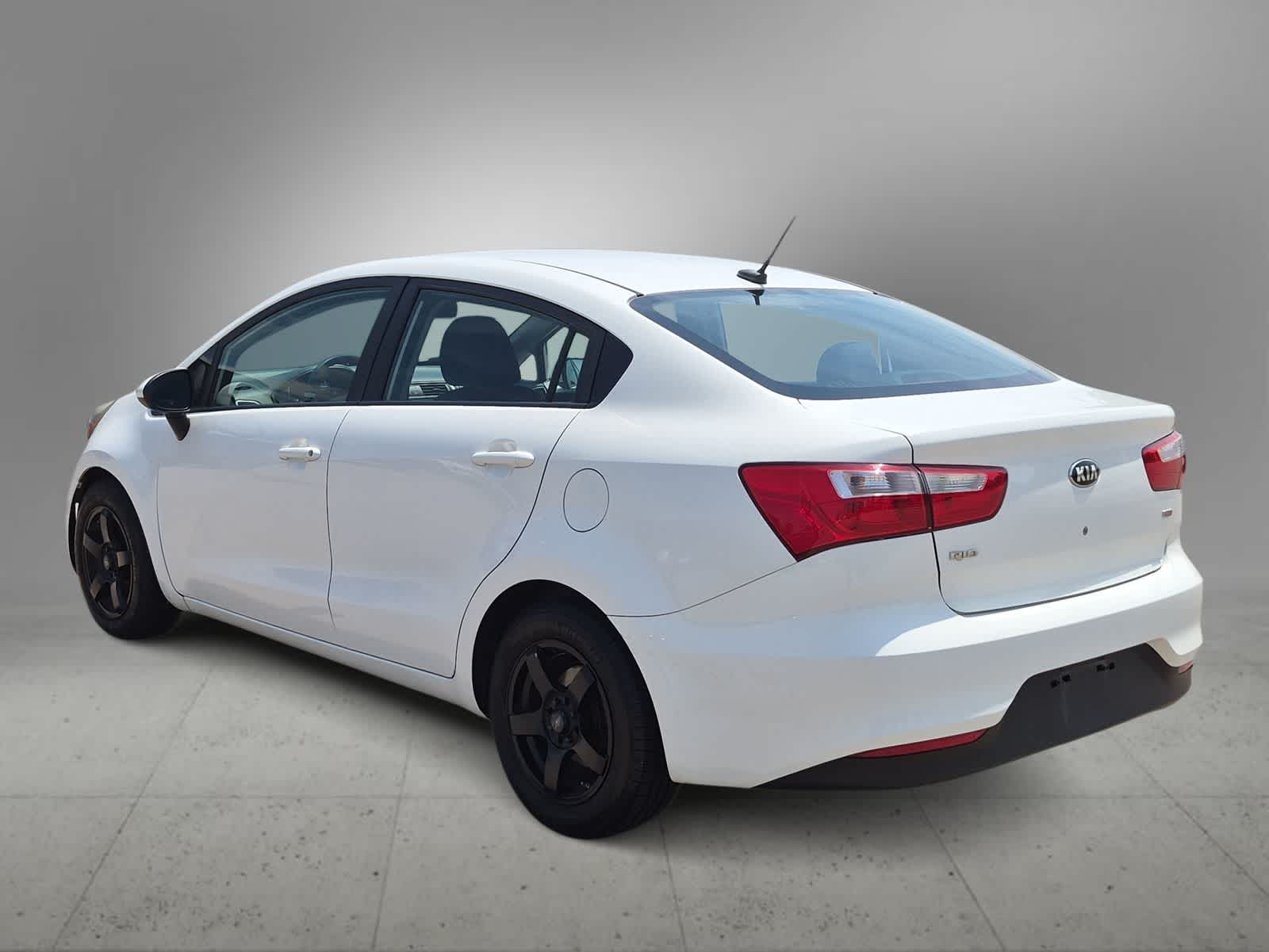 Thumbnail: 2016 Kia Rio - 6