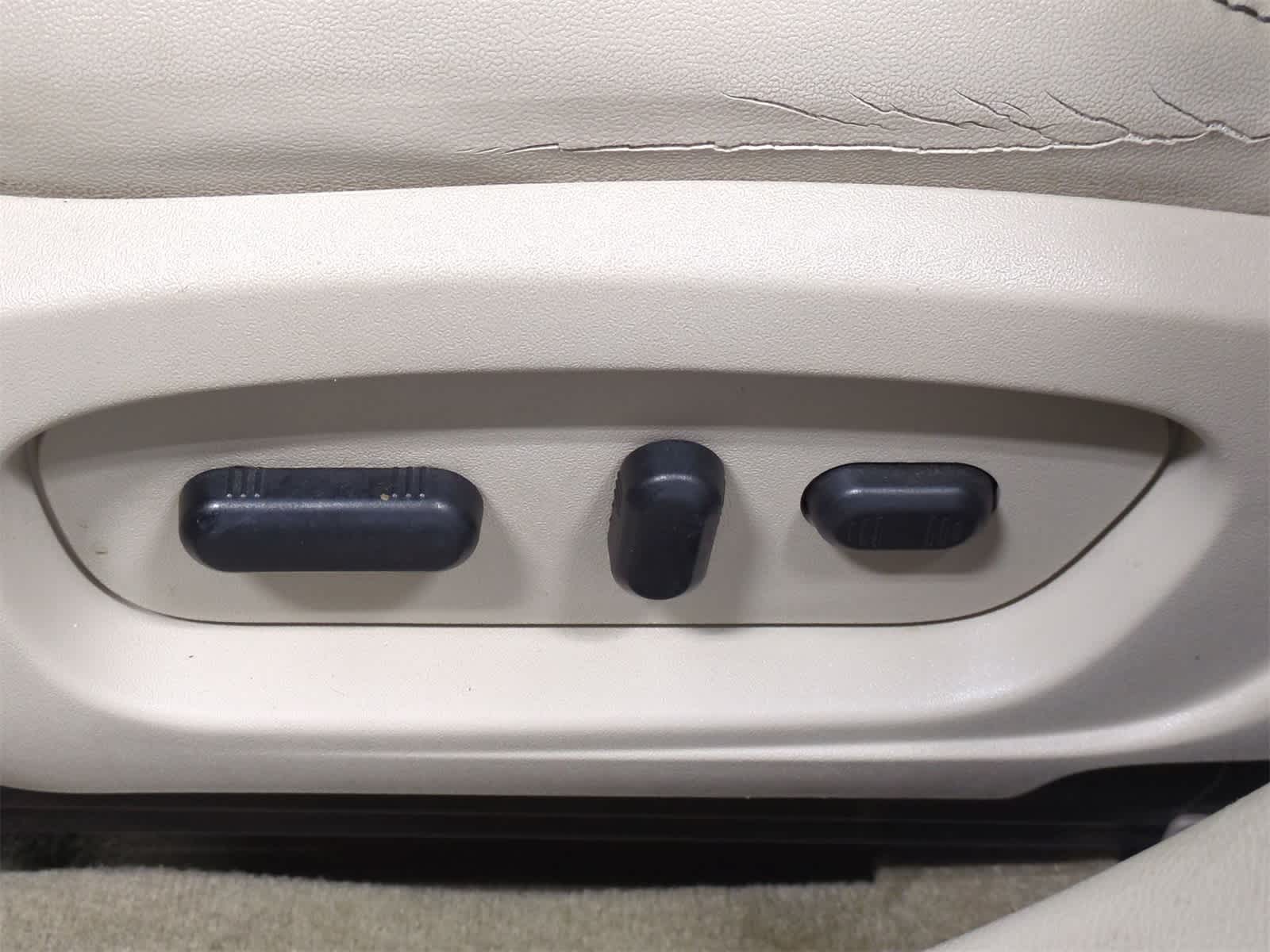 Thumbnail: 2011 Ford Taurus - 18
