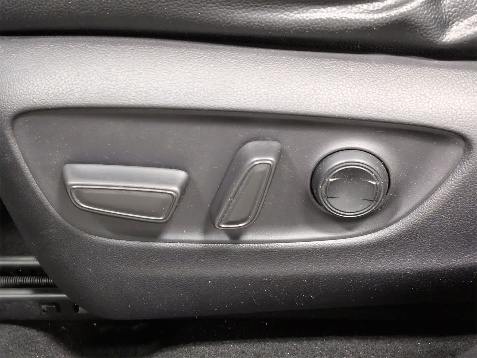 Thumbnail: 2019 Toyota RAV4 - 17