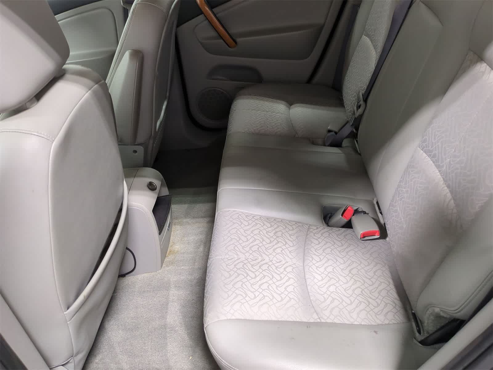 Thumbnail: 2006 Saturn VUE - 18